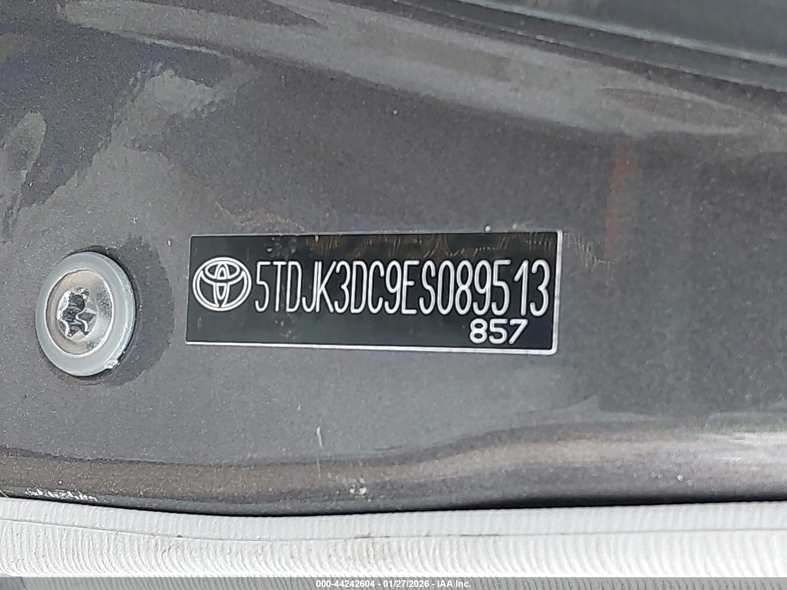 TOYOTA SIENNA image 9