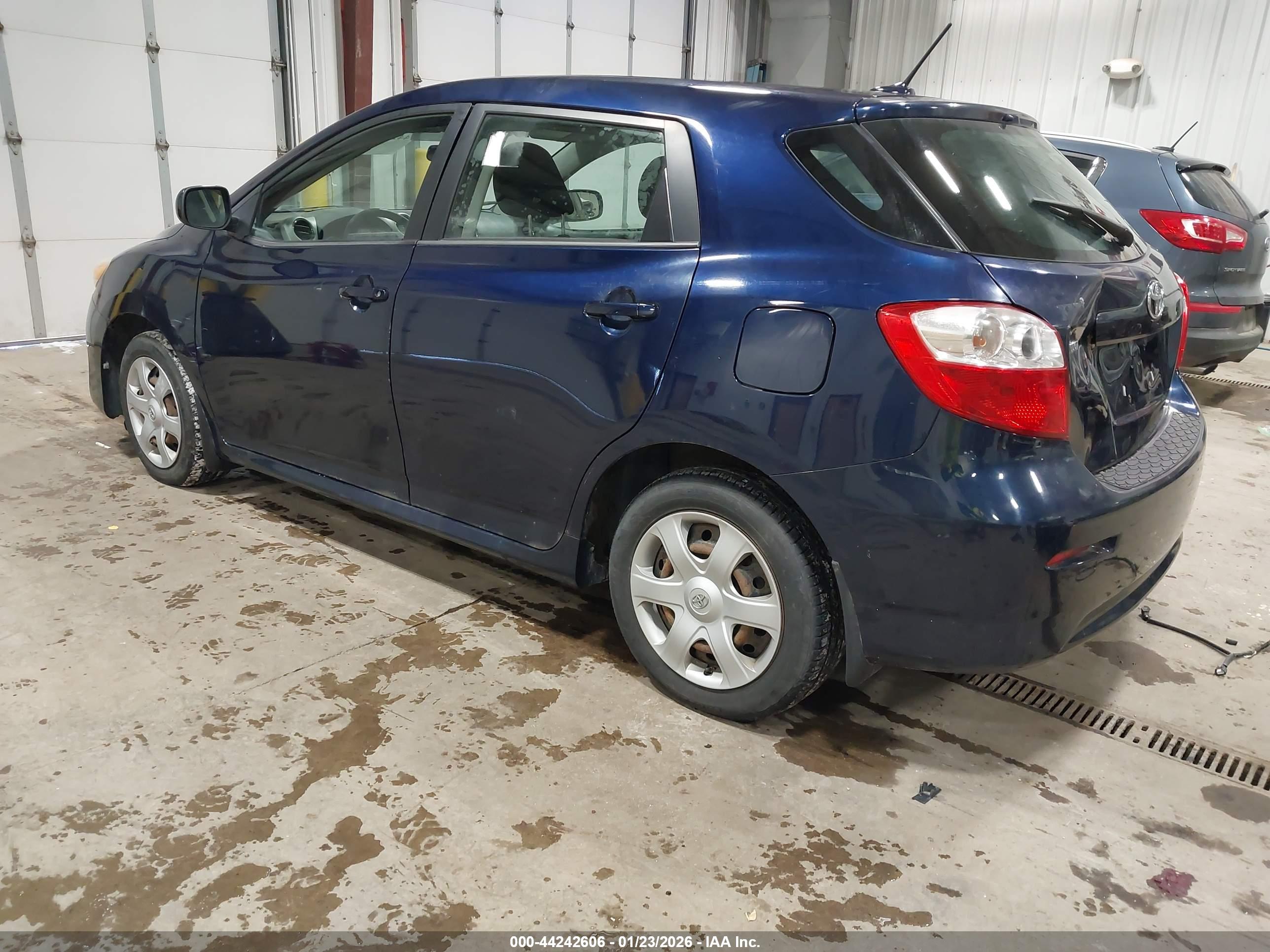 TOYOTA MATRIX image 3