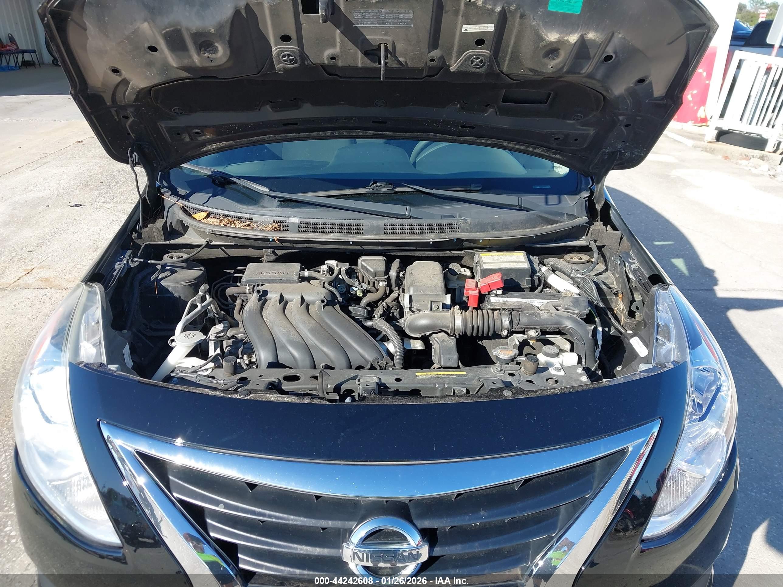 NISSAN VERSA image 10