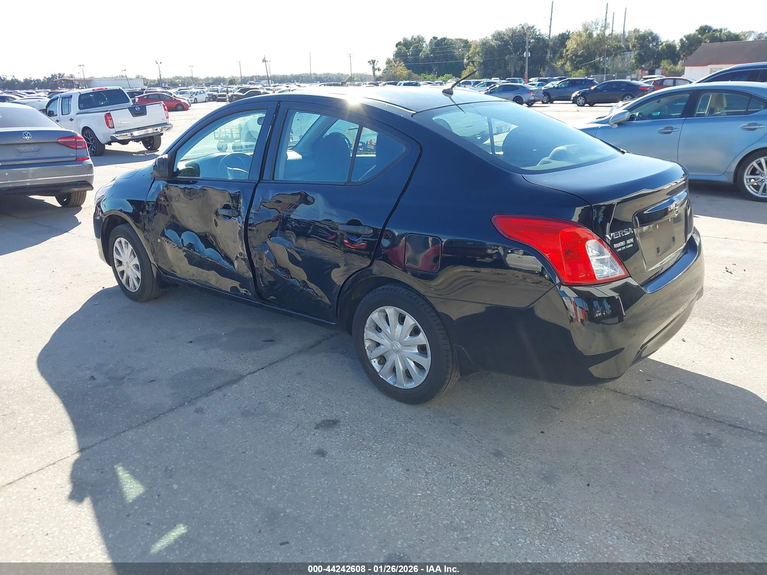 NISSAN VERSA image 3