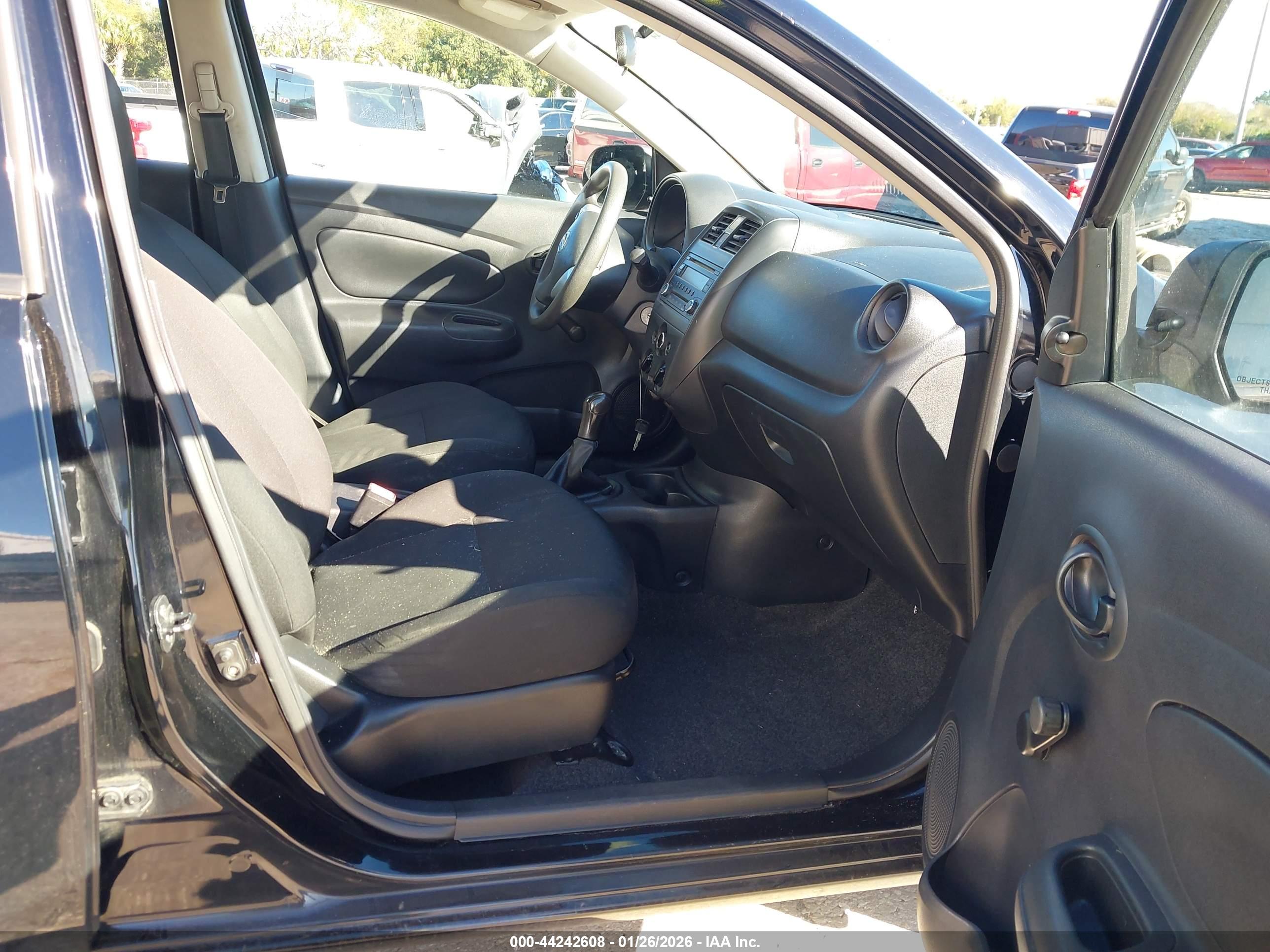 NISSAN VERSA image 5