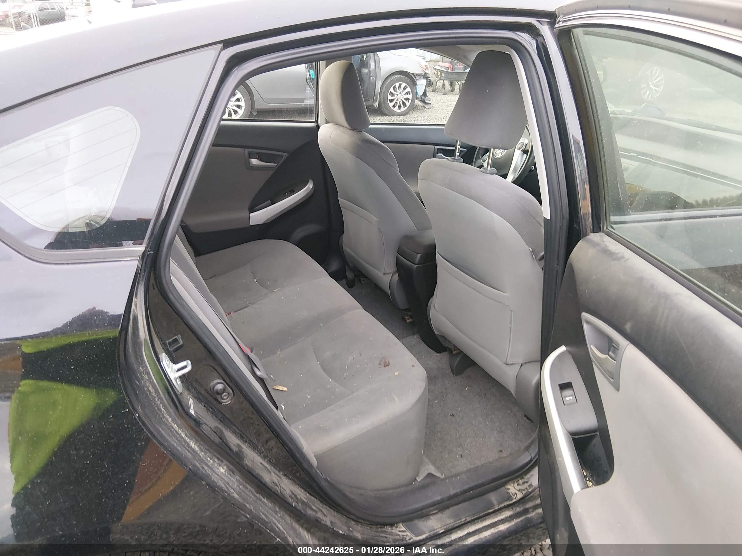 TOYOTA PRIUS image 8