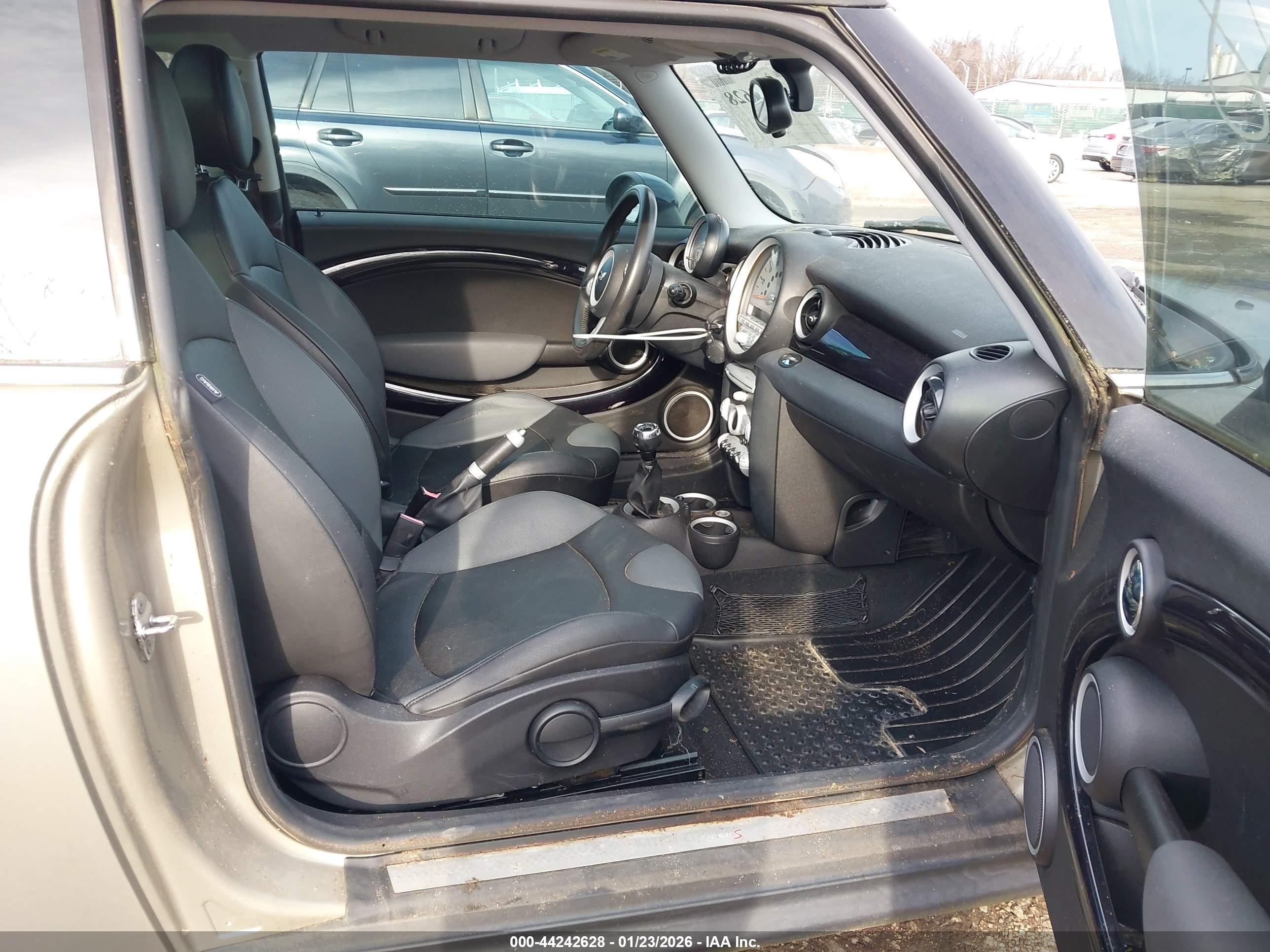 MINI COOPER image 5
