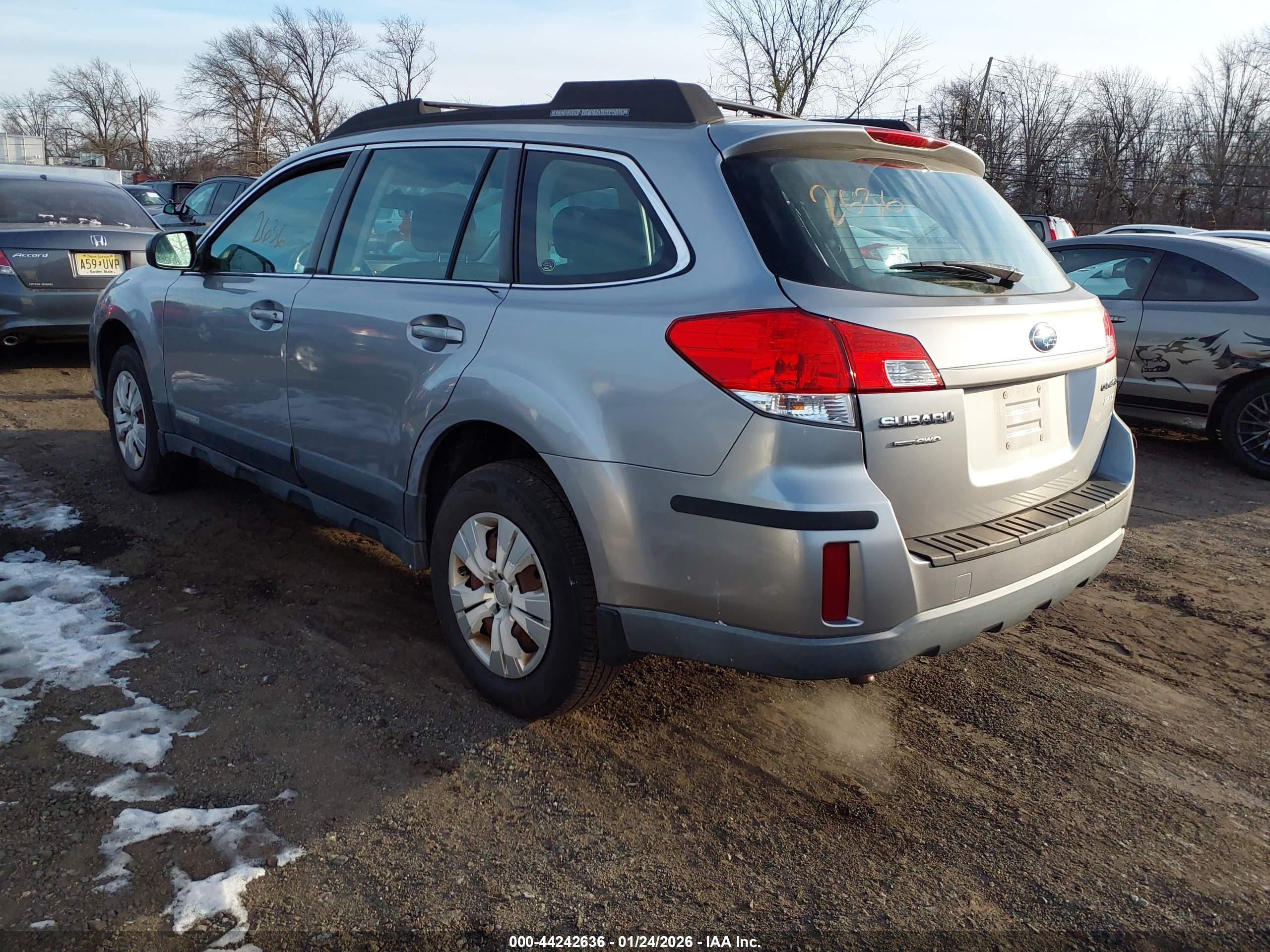 SUBARU OUTBACK image 3