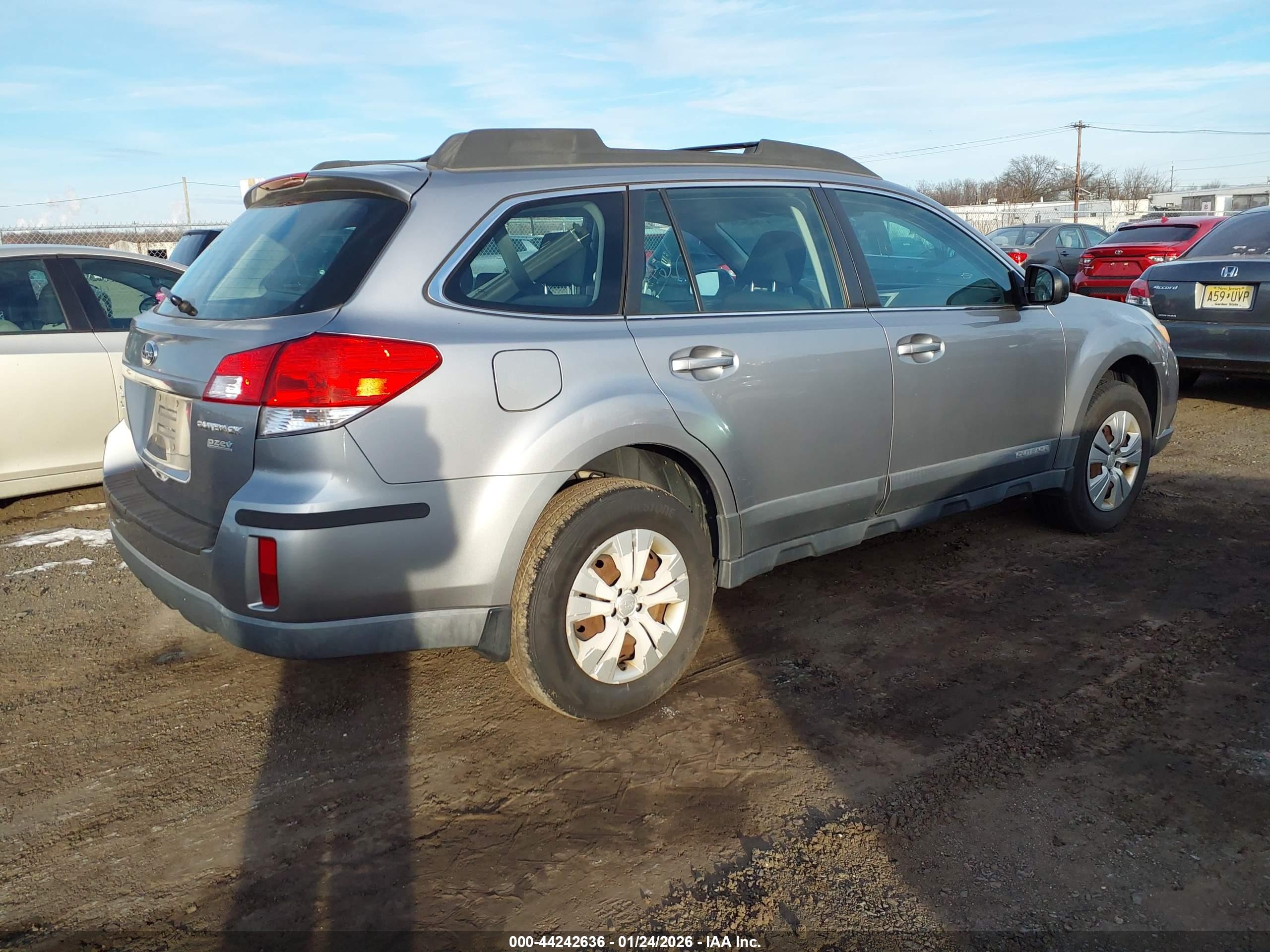 SUBARU OUTBACK image 4