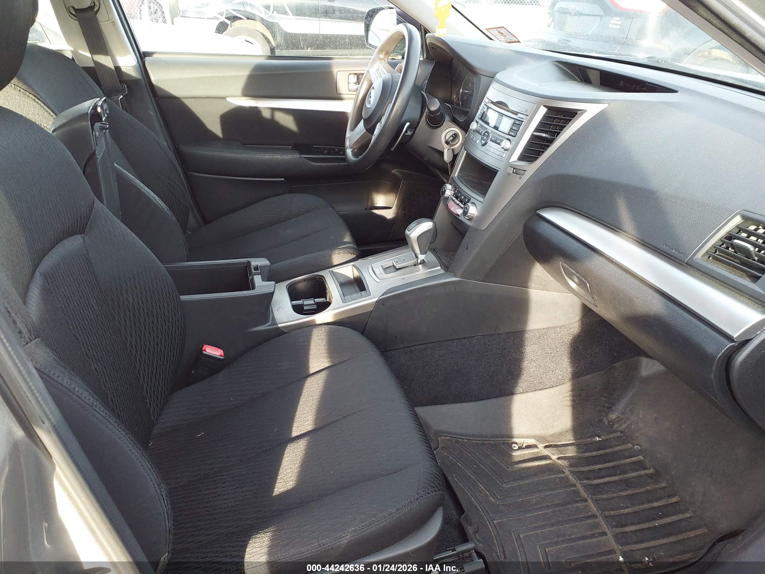 SUBARU OUTBACK image 5