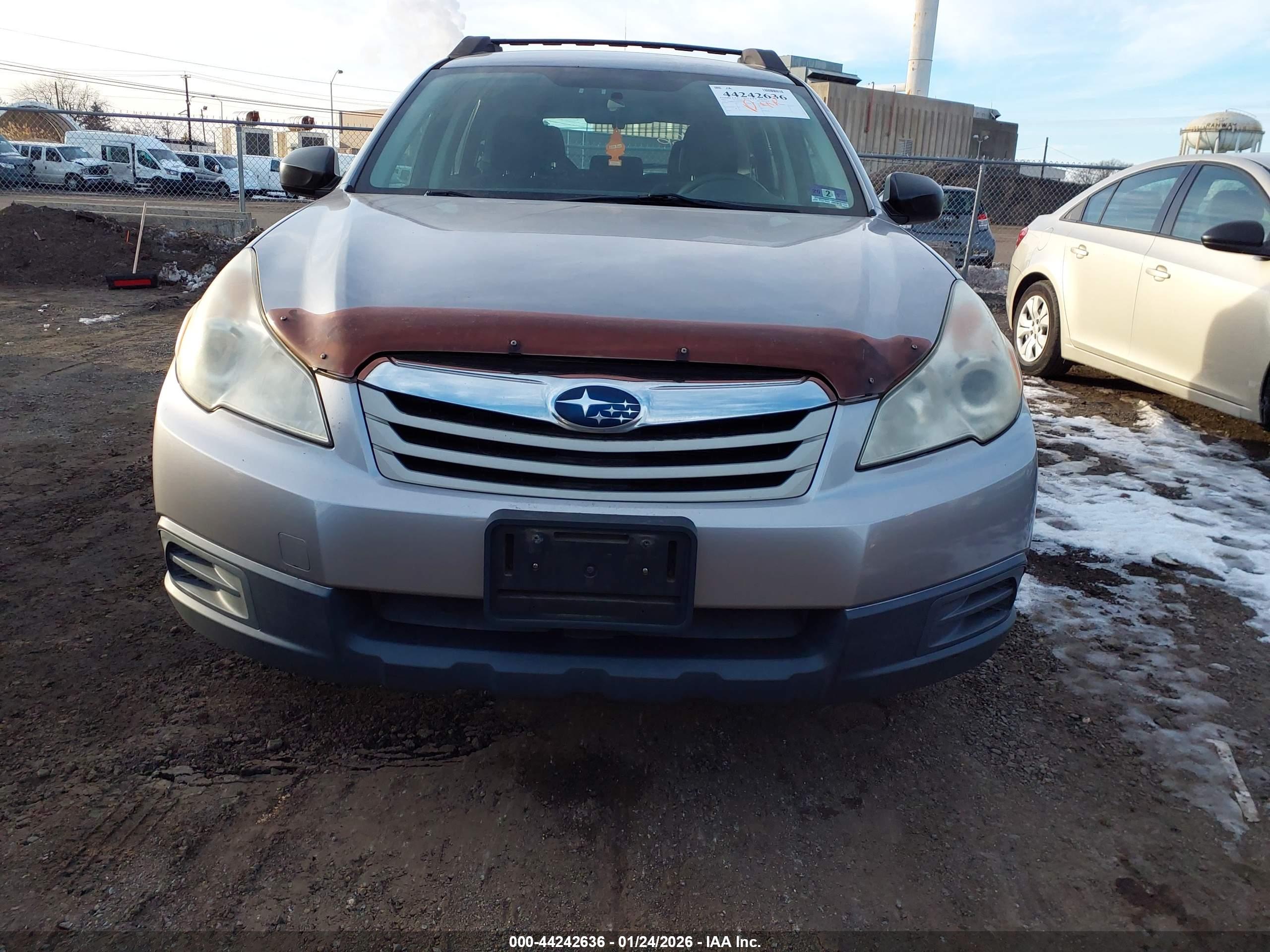 SUBARU OUTBACK image 6