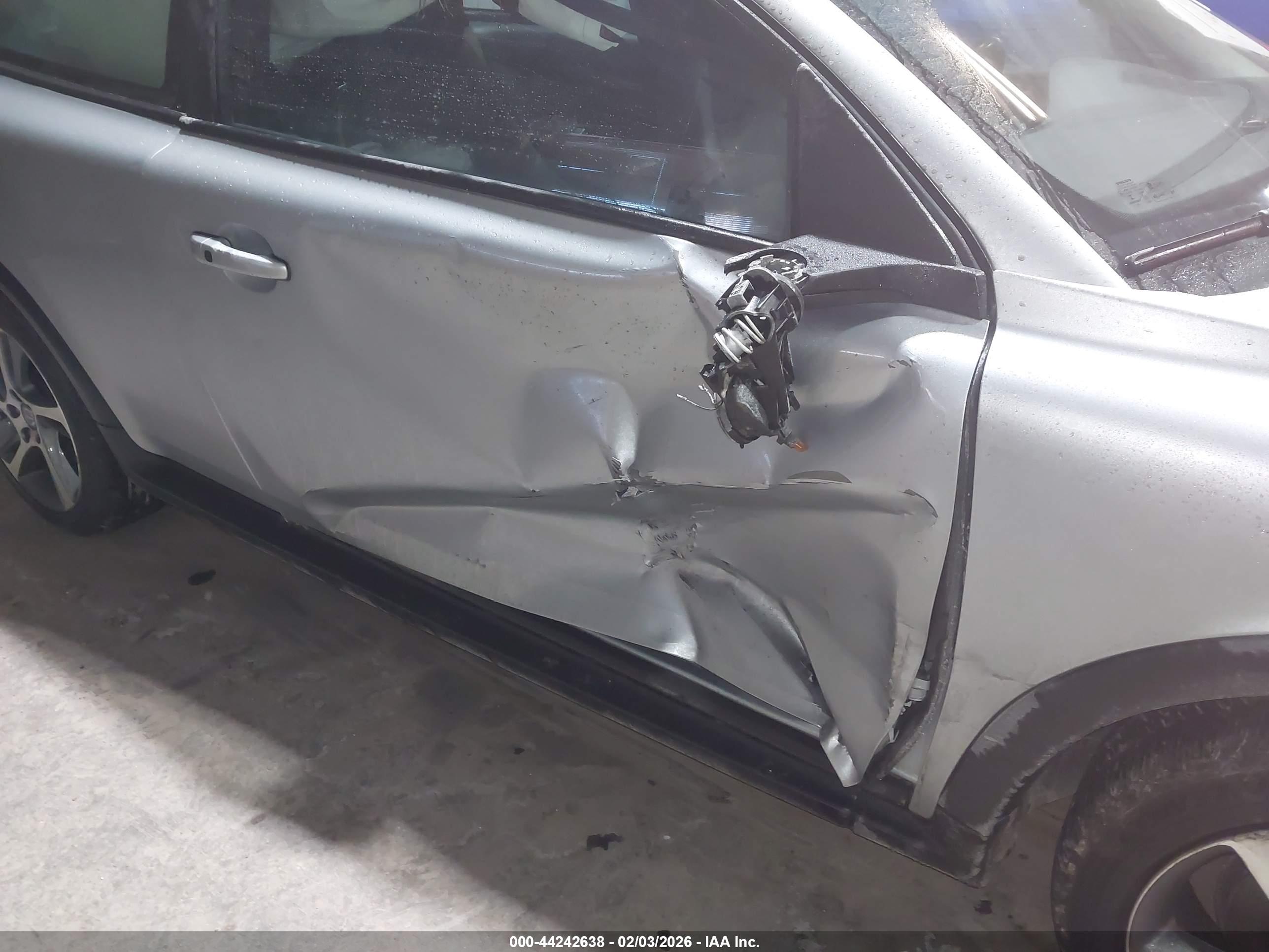 VOLVO C30 image 6
