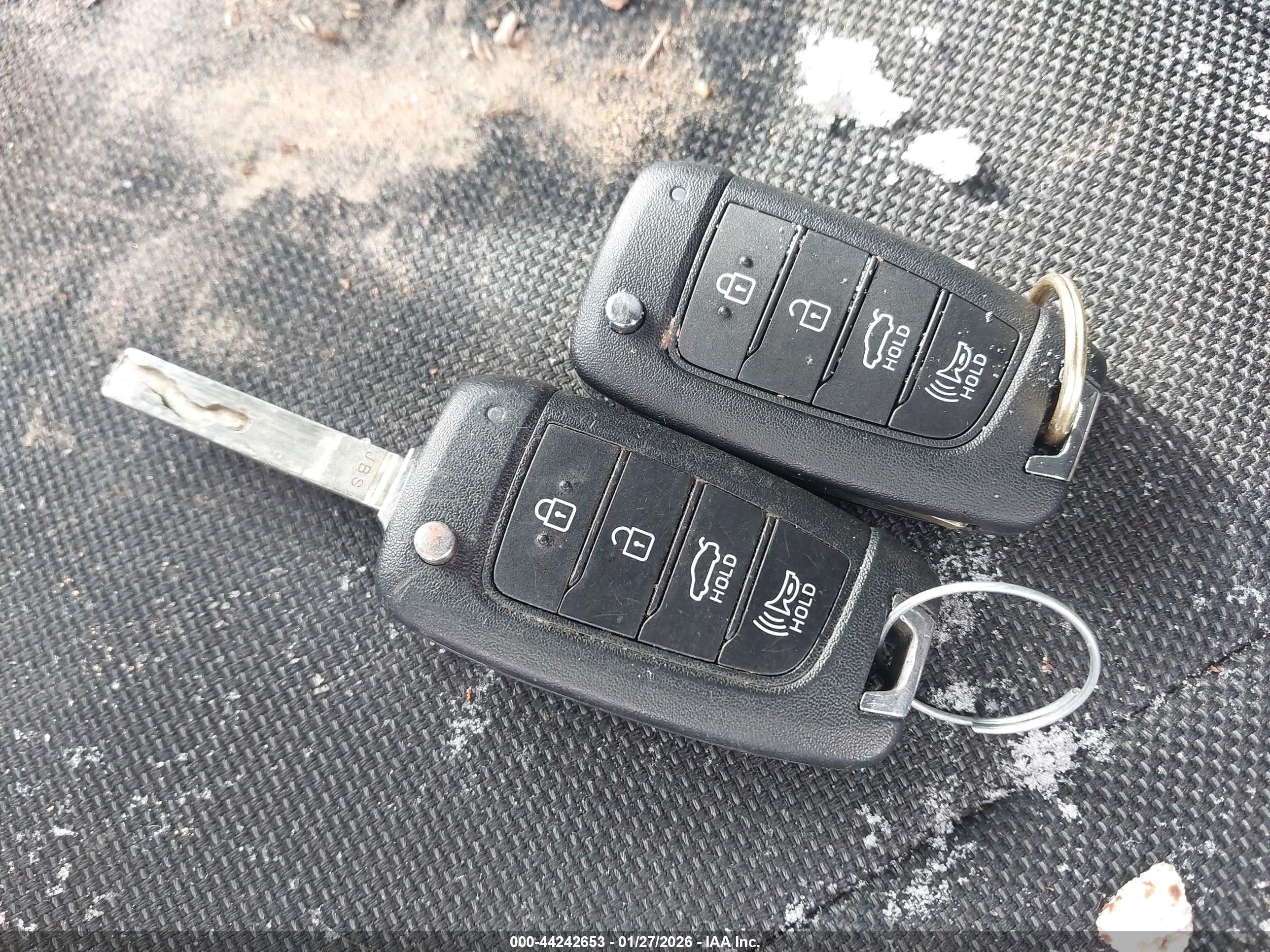 HYUNDAI ELANTRA image 11