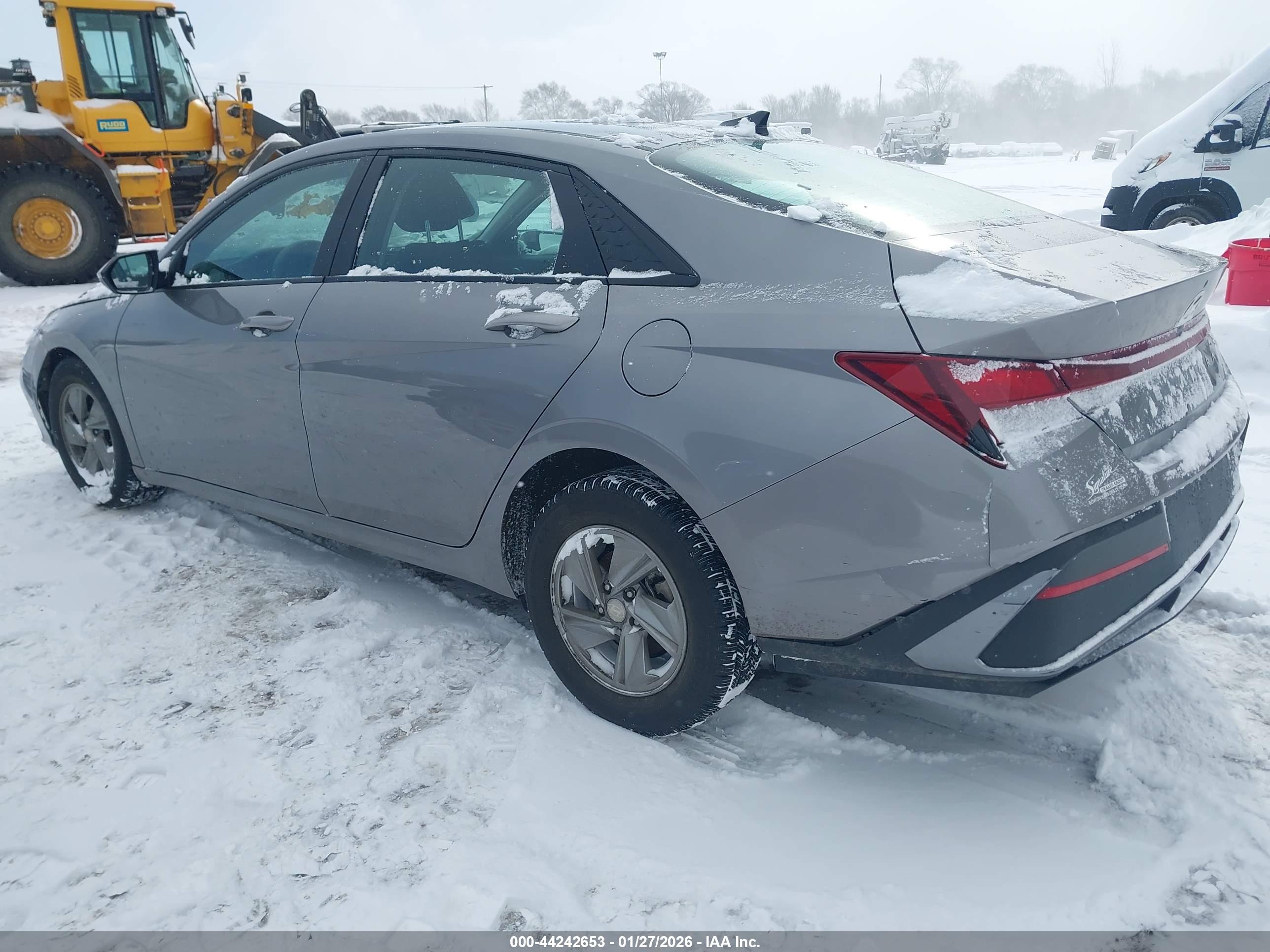 HYUNDAI ELANTRA image 3