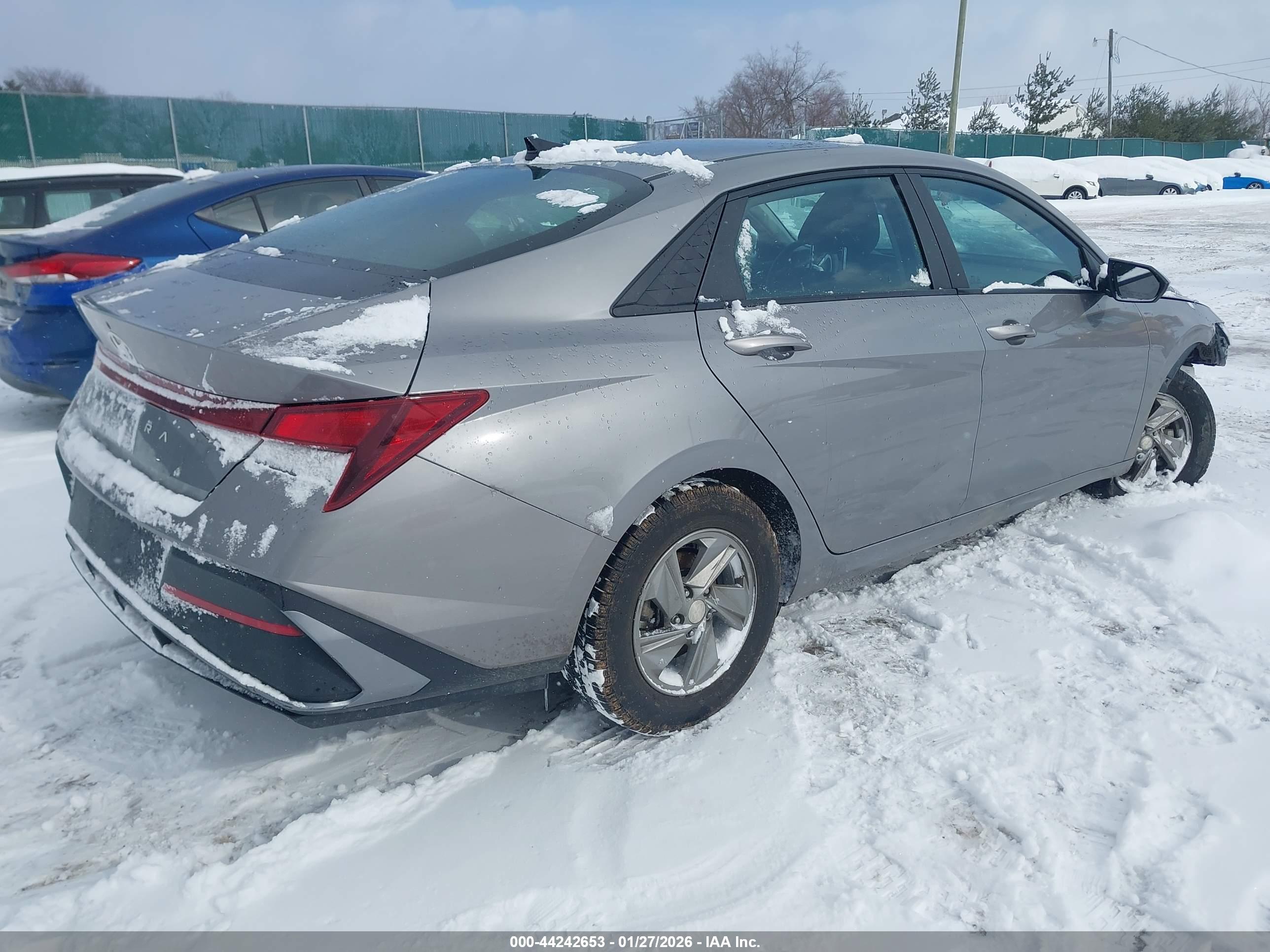 HYUNDAI ELANTRA image 4