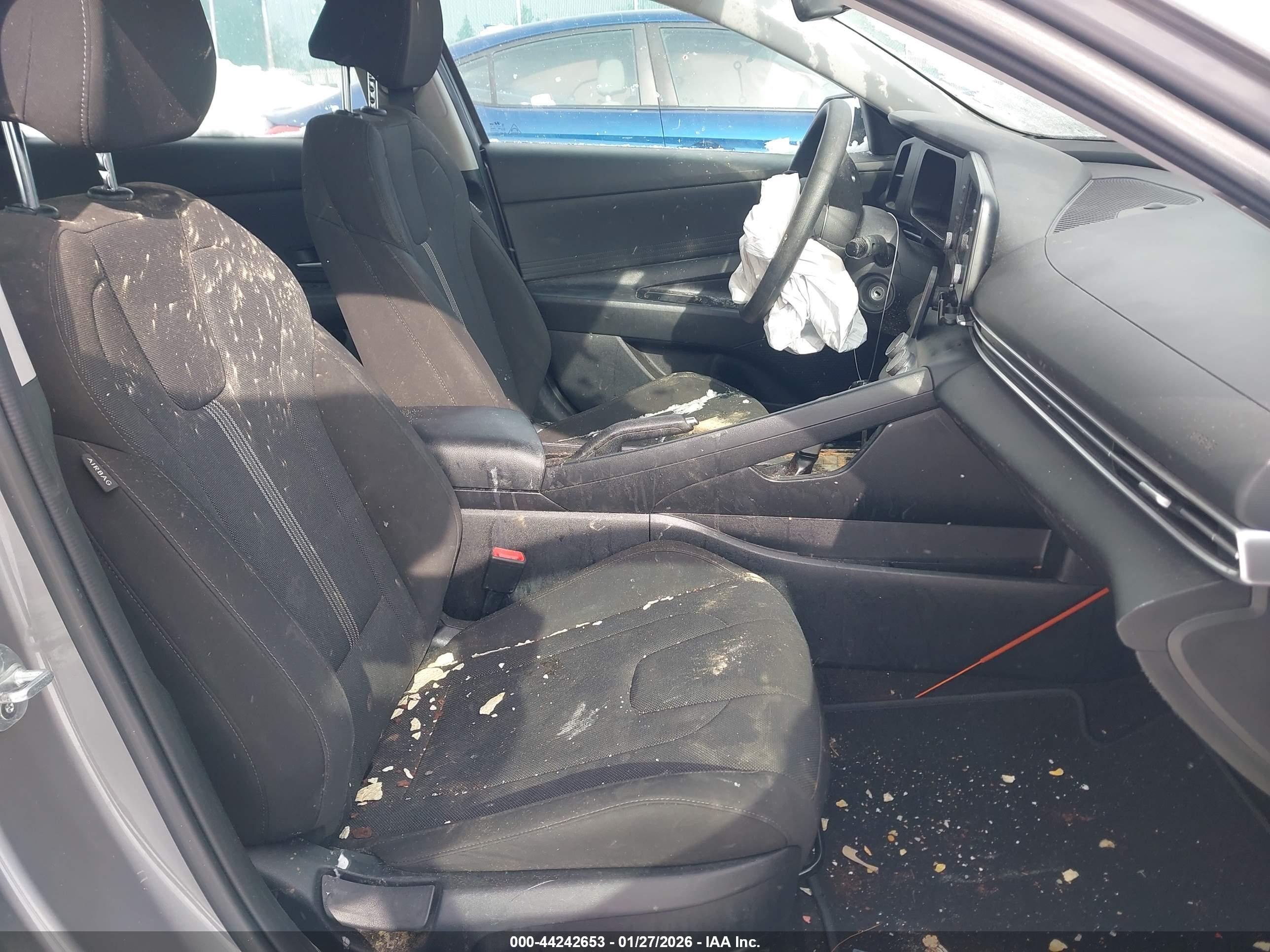 HYUNDAI ELANTRA image 5