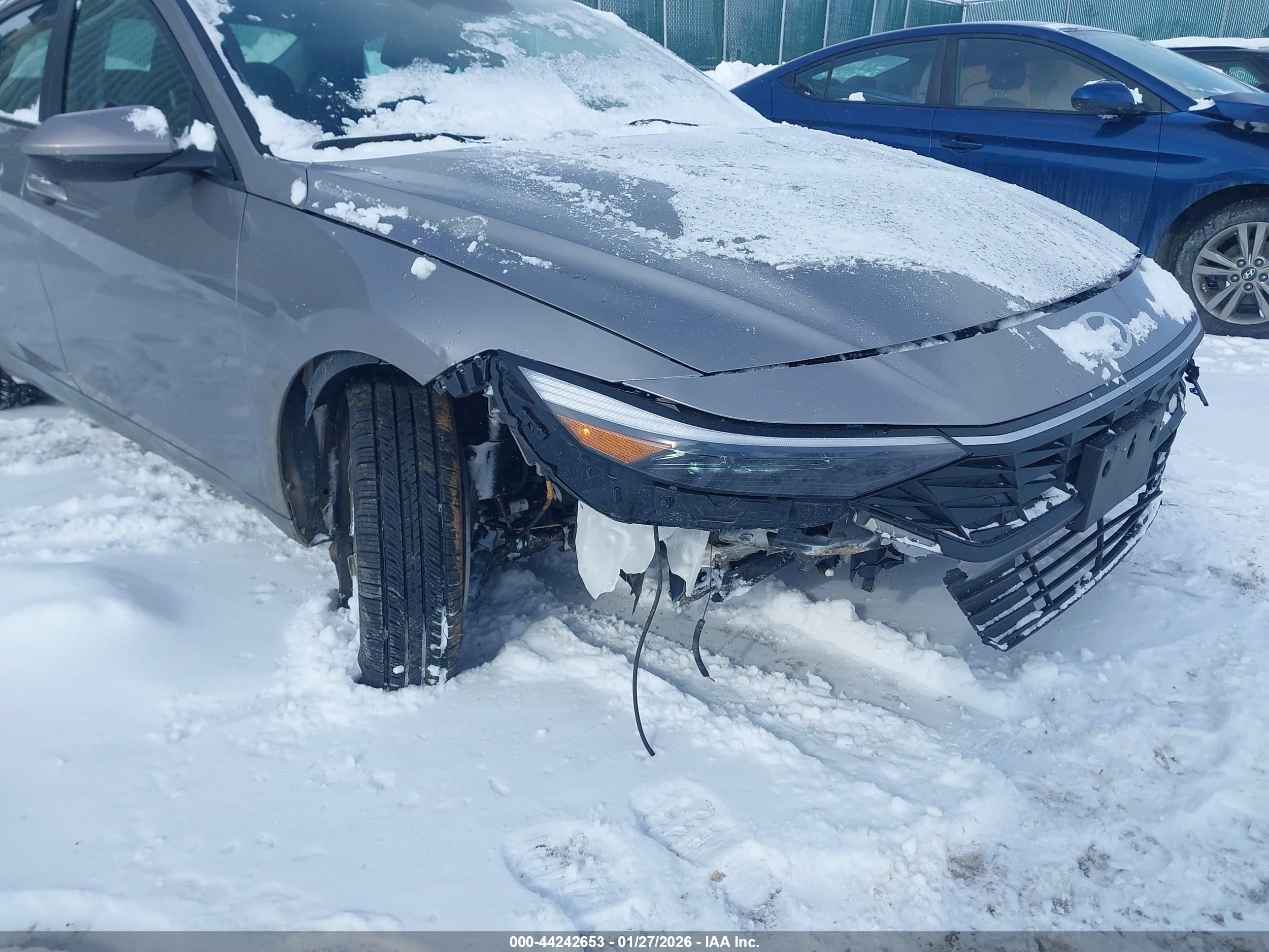 HYUNDAI ELANTRA image 6