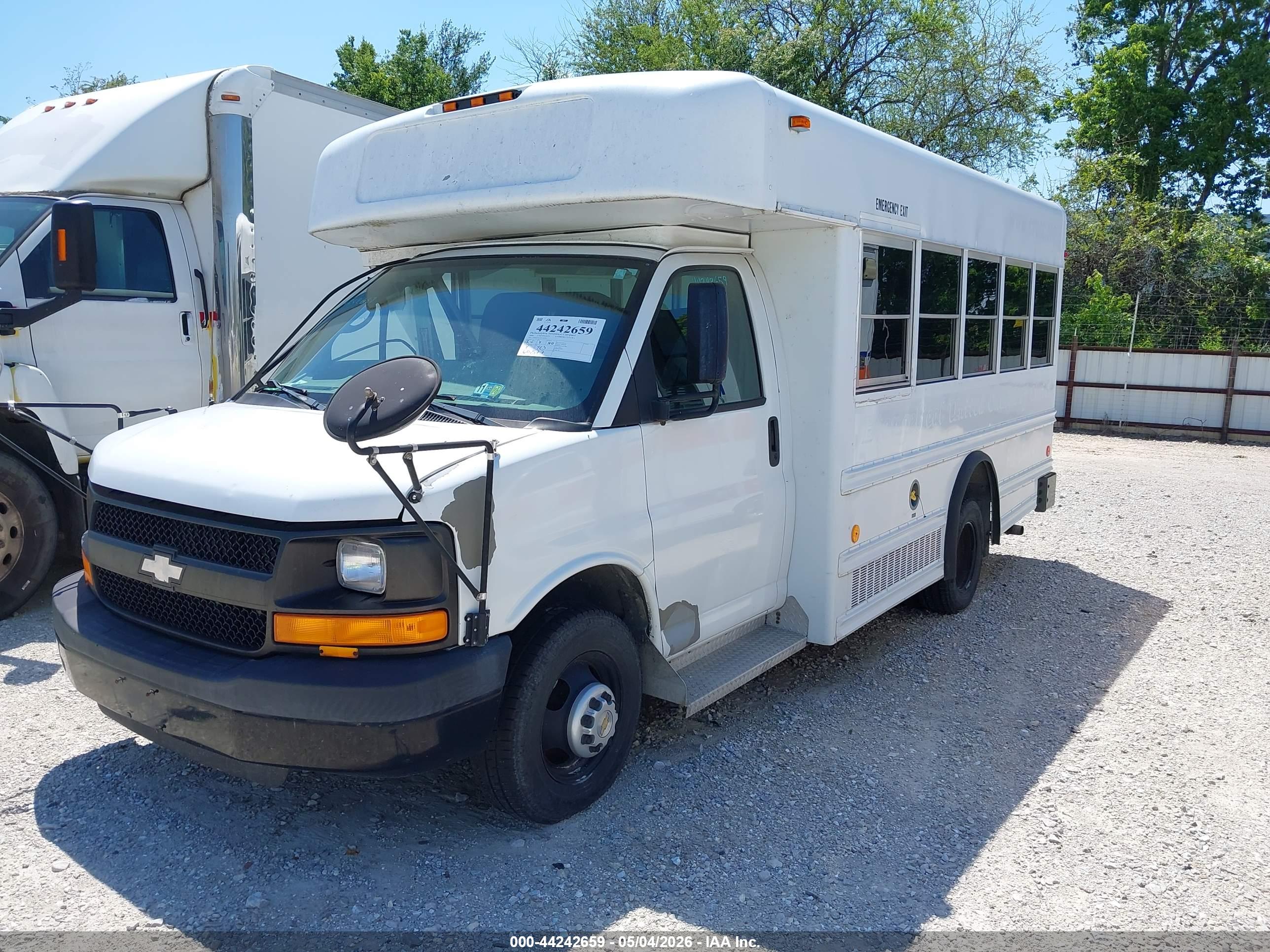 CHEVROLET EXPRESS image 2