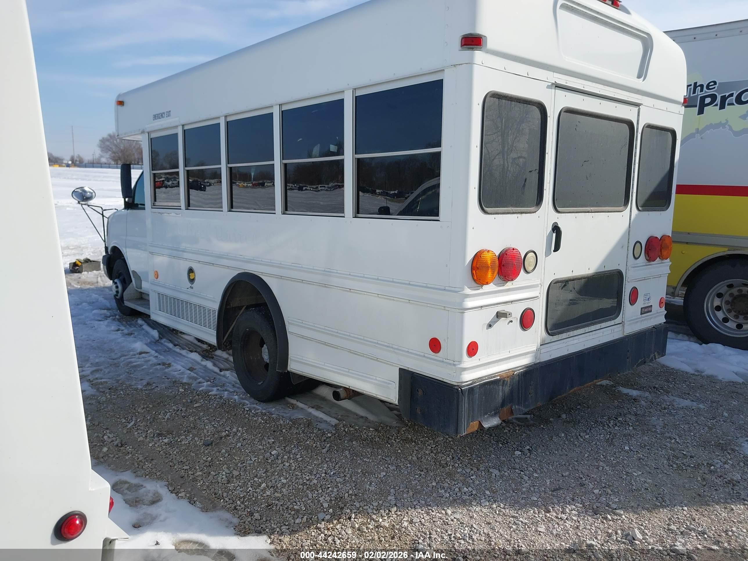 CHEVROLET EXPRESS image 3