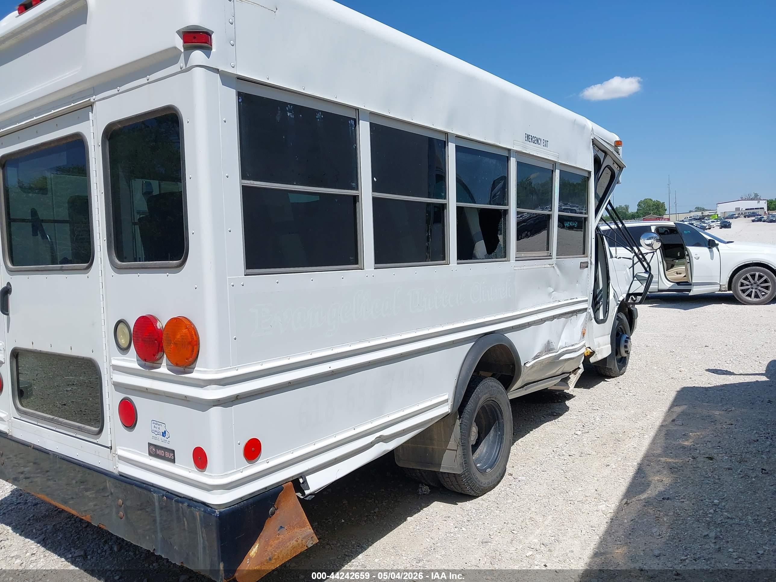 CHEVROLET EXPRESS image 4