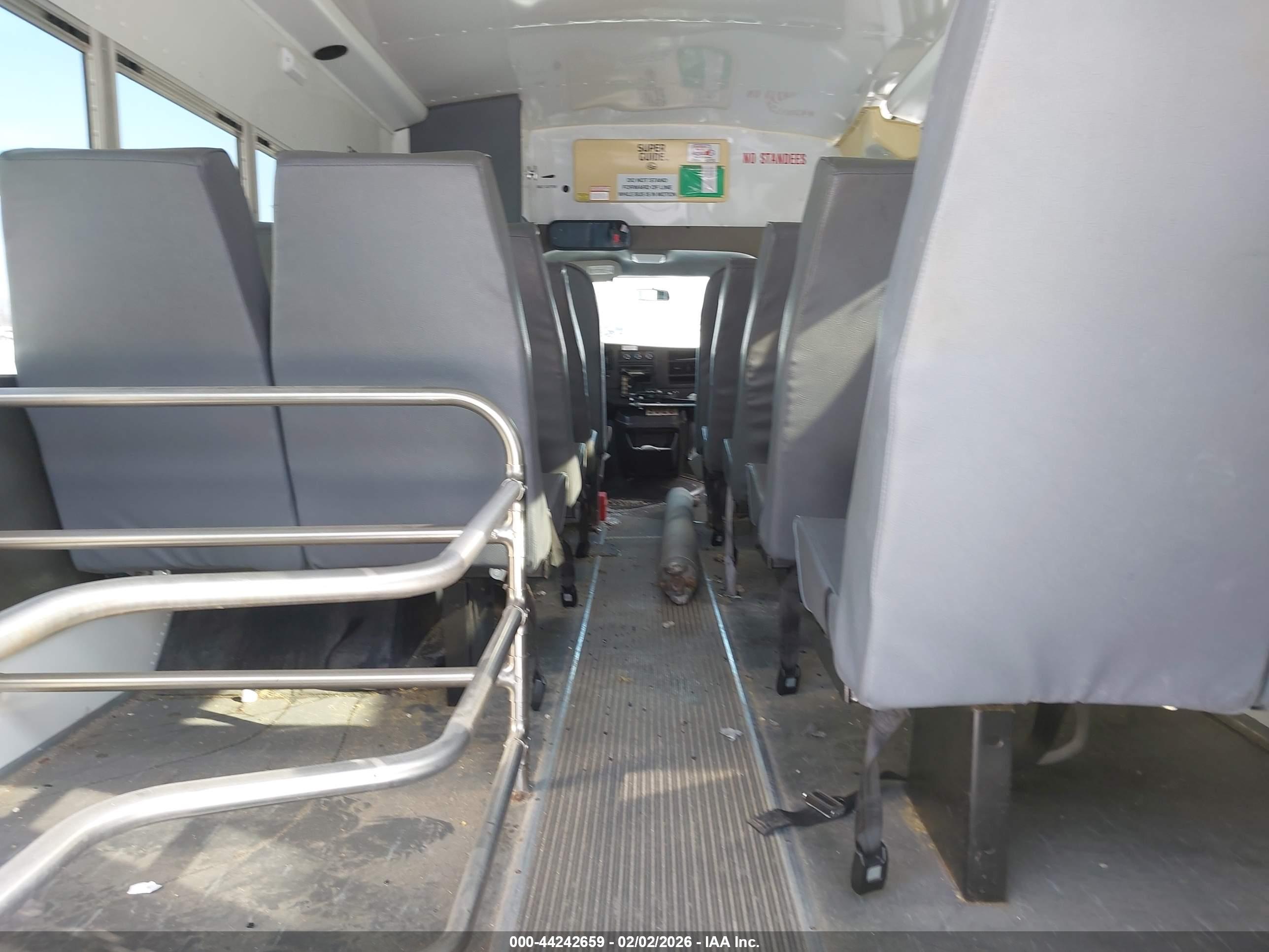 CHEVROLET EXPRESS image 5