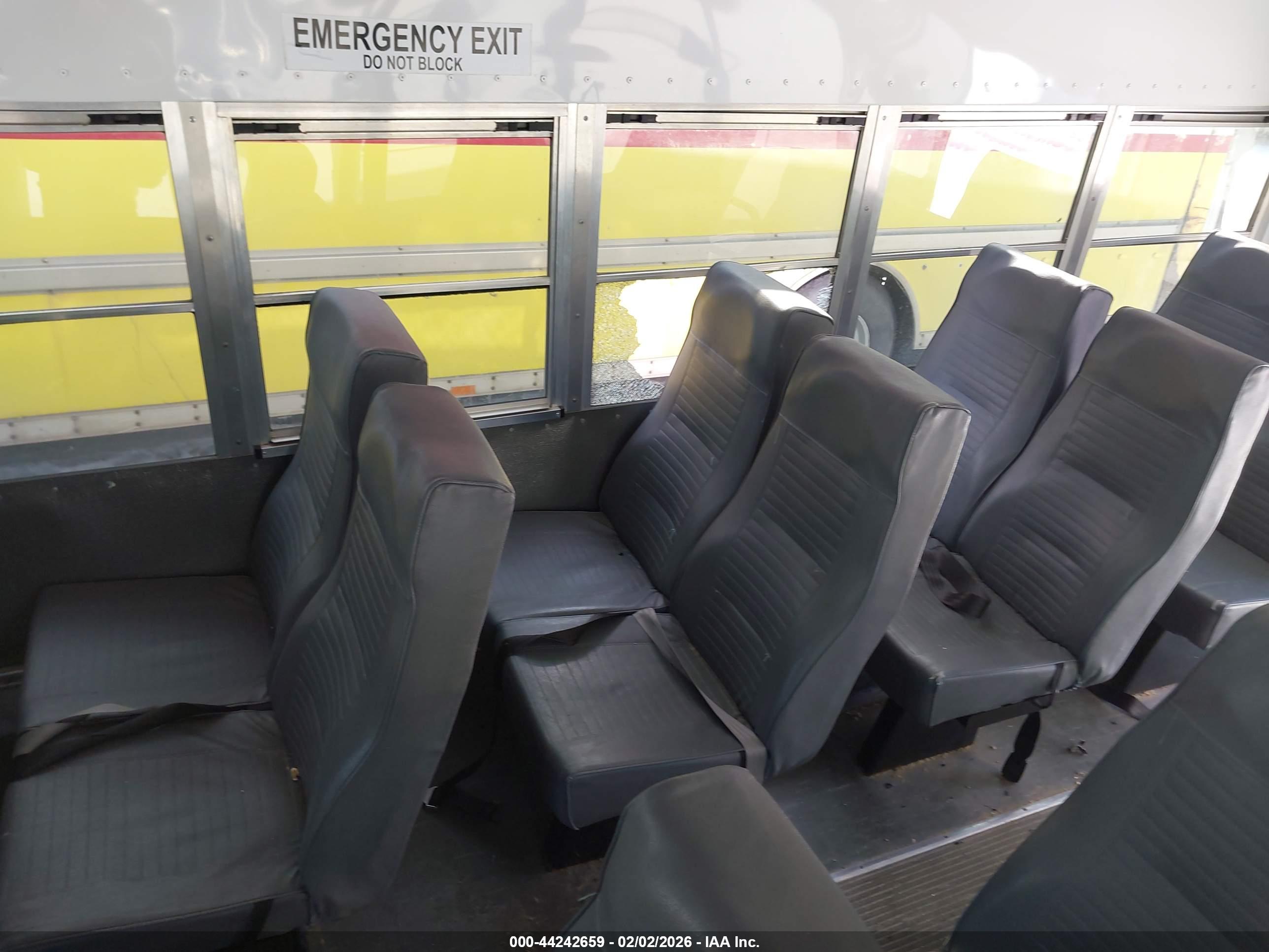 CHEVROLET EXPRESS image 8