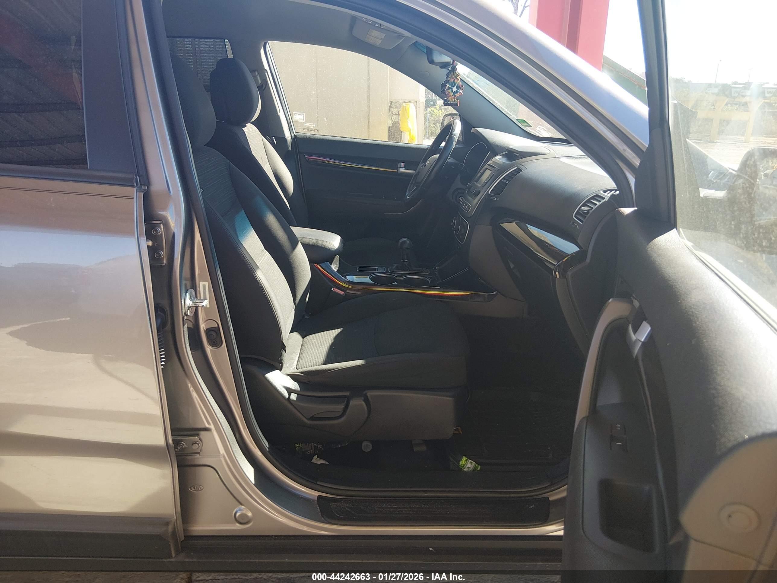 KIA SORENTO image 5