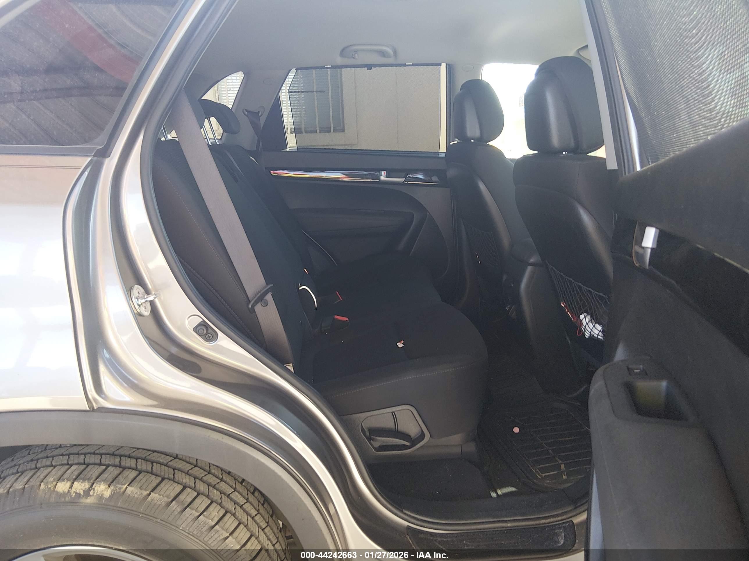 KIA SORENTO image 8