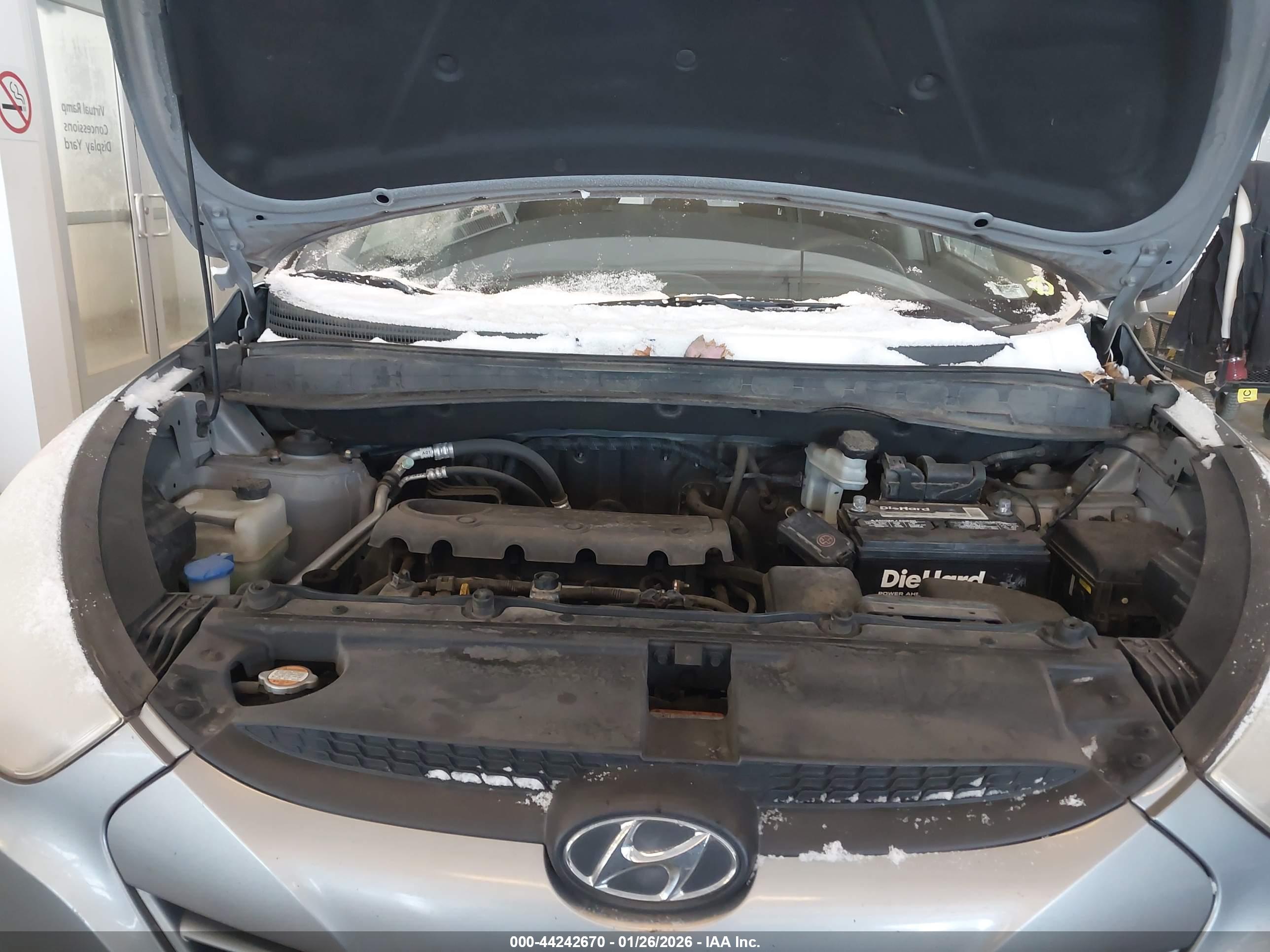 HYUNDAI TUCSON image 10