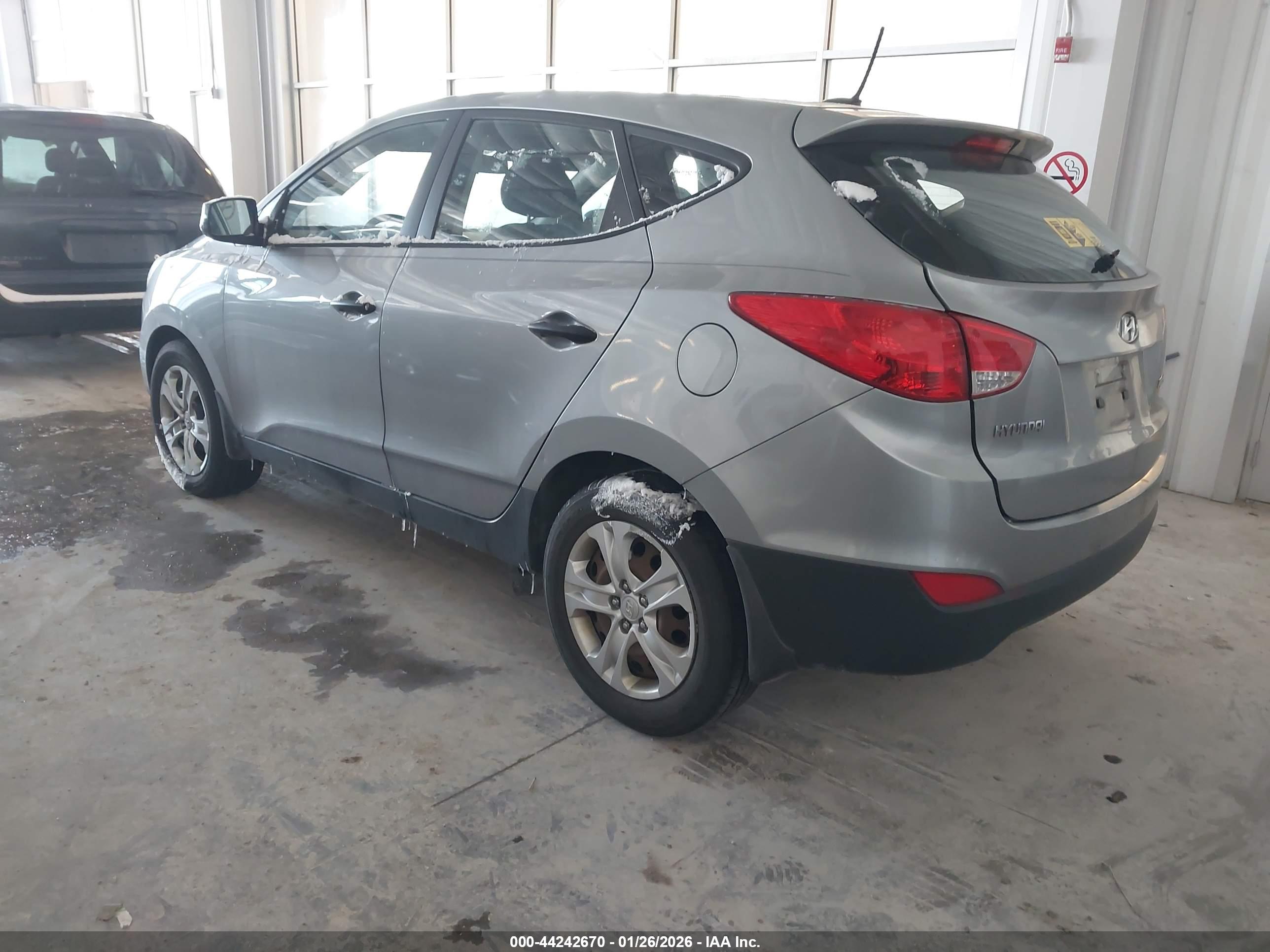 HYUNDAI TUCSON image 3