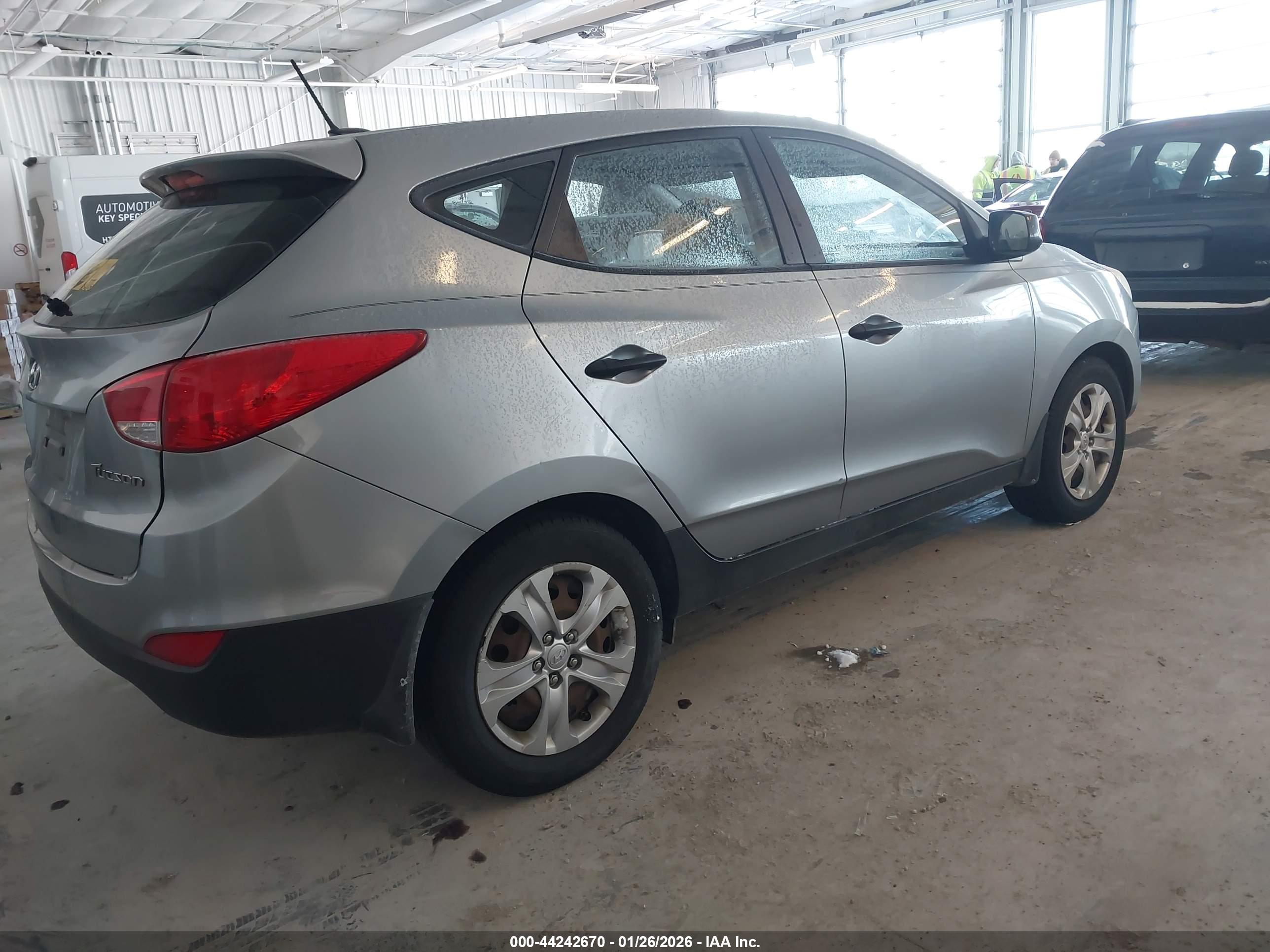 HYUNDAI TUCSON image 4