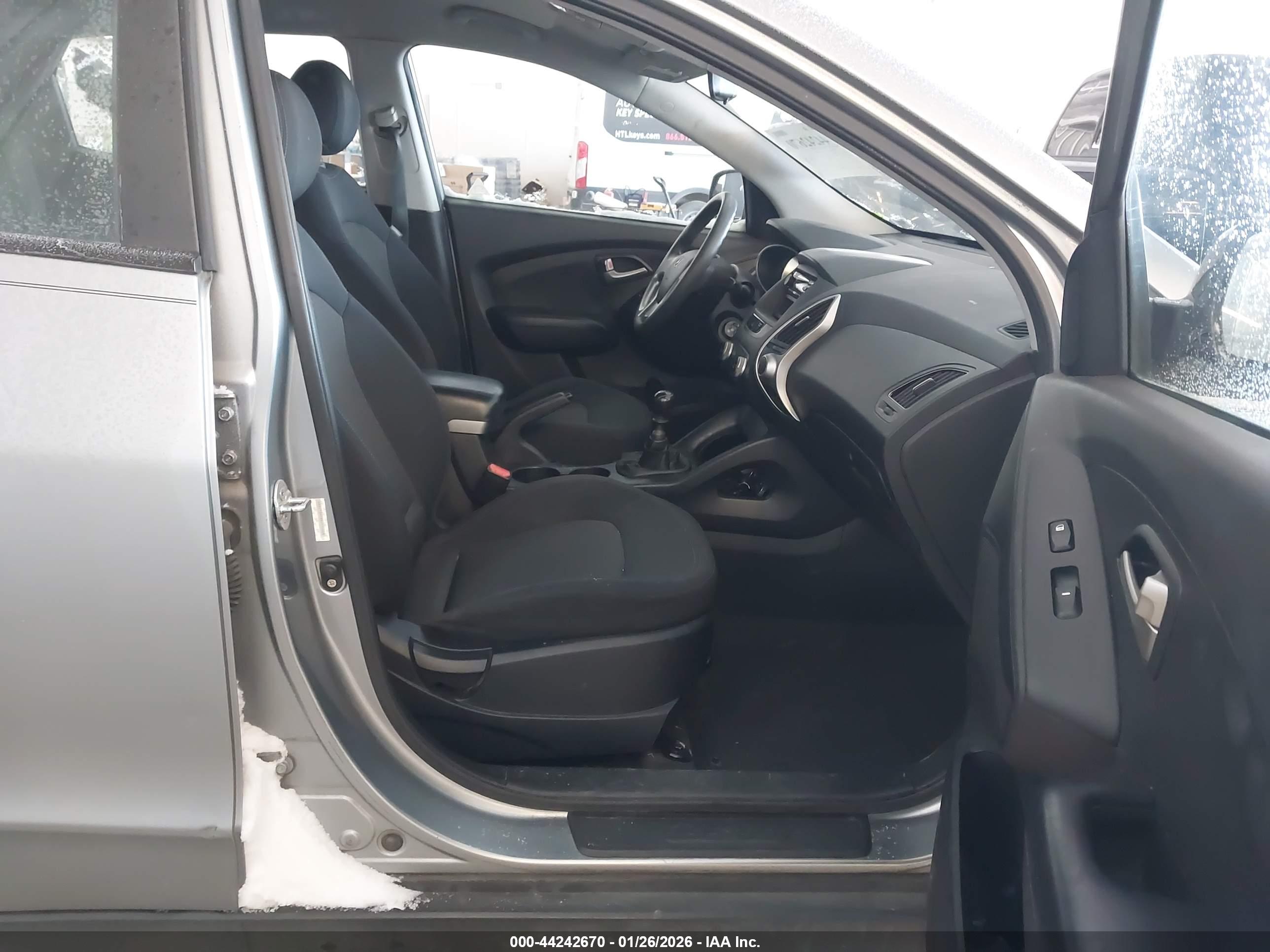 HYUNDAI TUCSON image 5