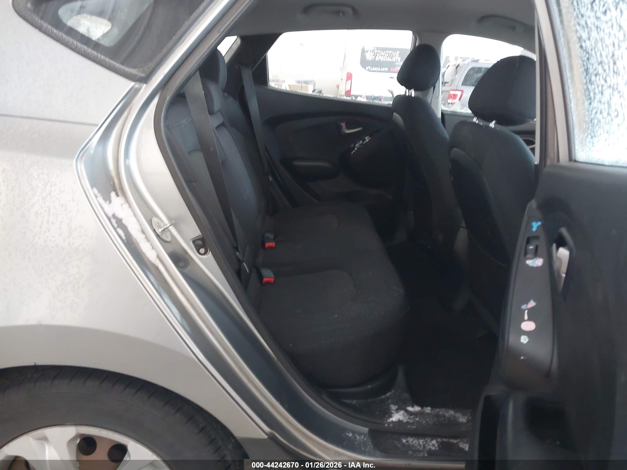 HYUNDAI TUCSON image 8