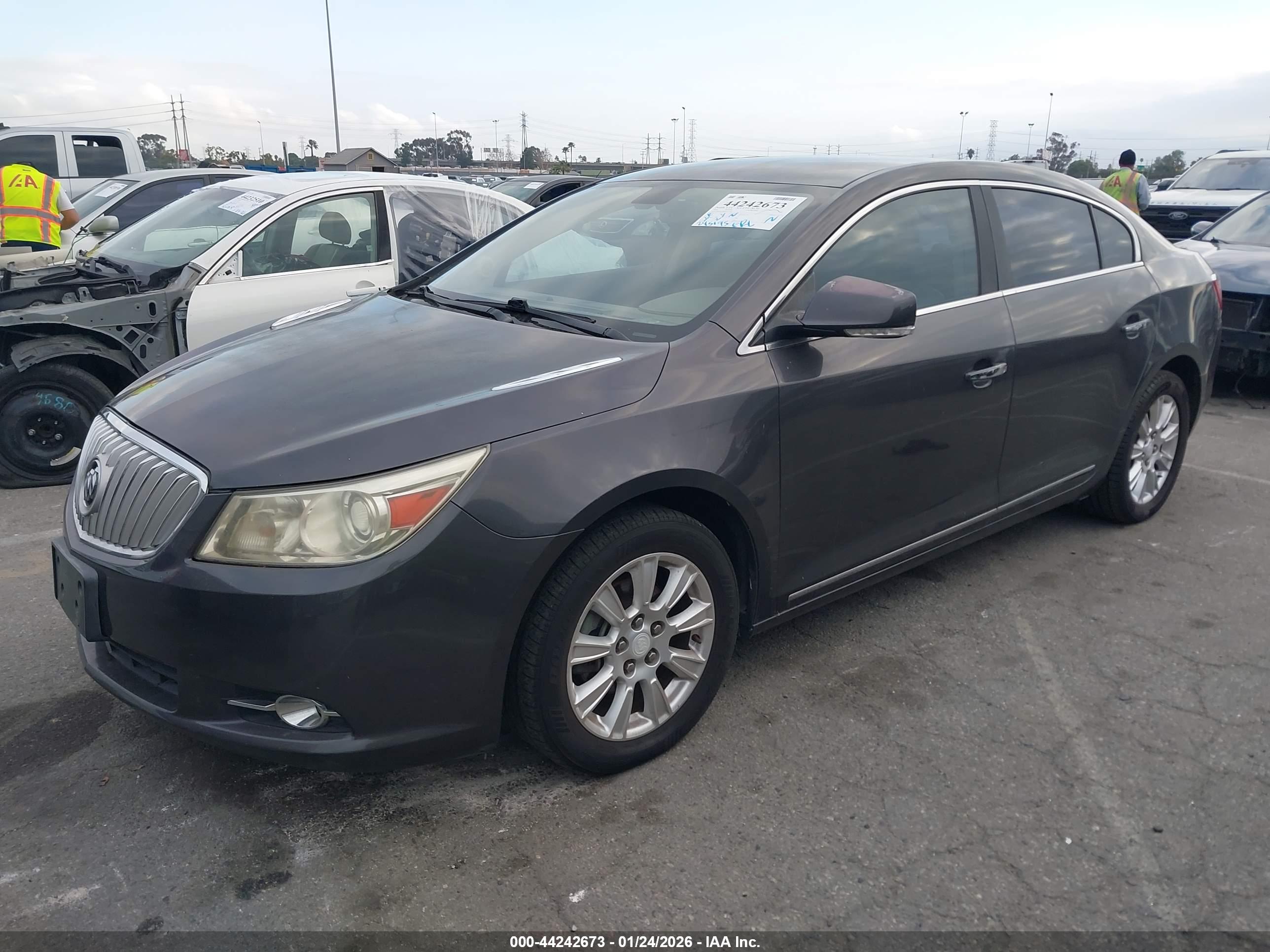 BUICK LACROSSE image 2