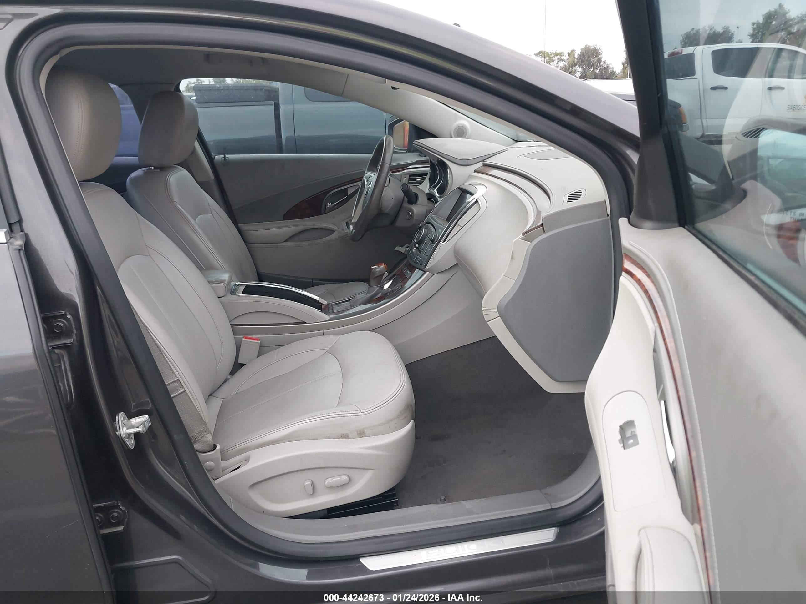 BUICK LACROSSE image 5