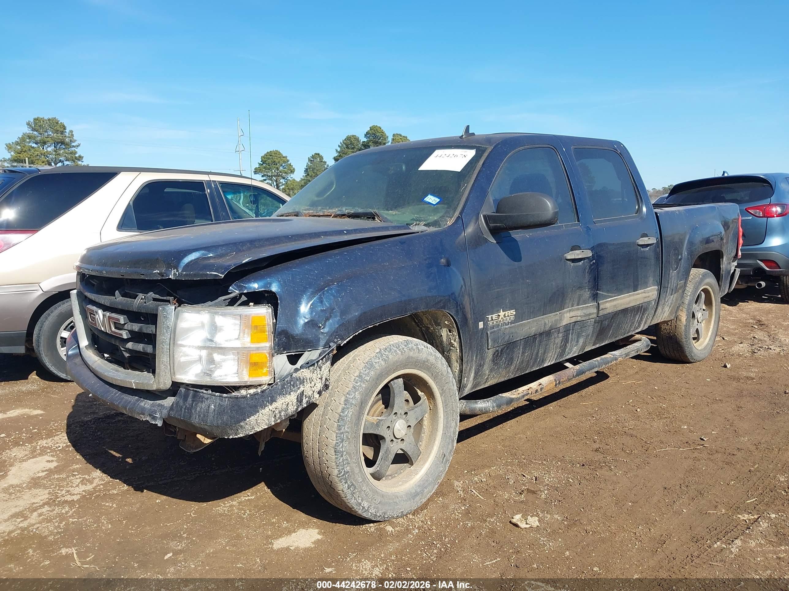 GMC SIERRA image 2
