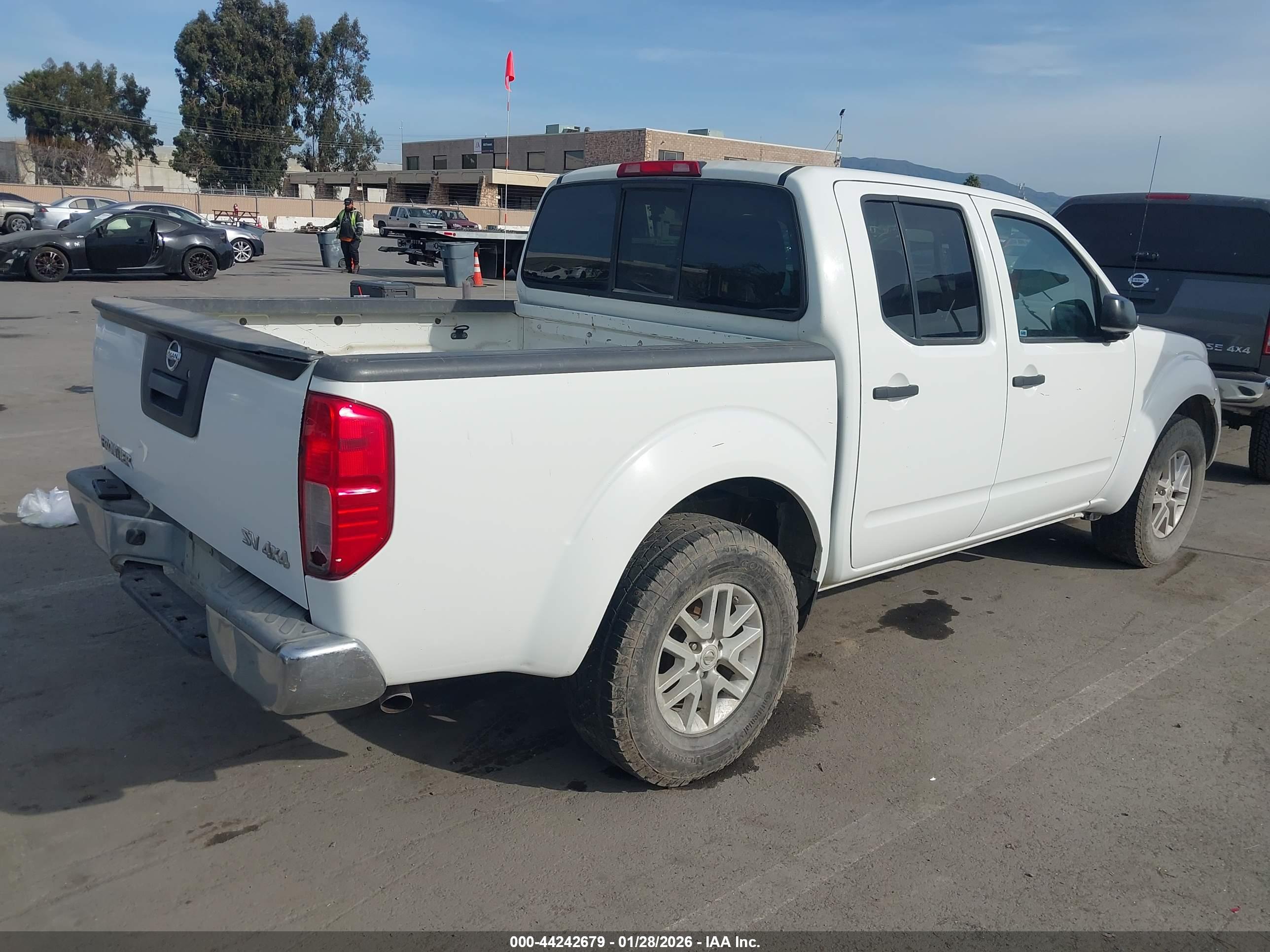 NISSAN FRONTIER image 8