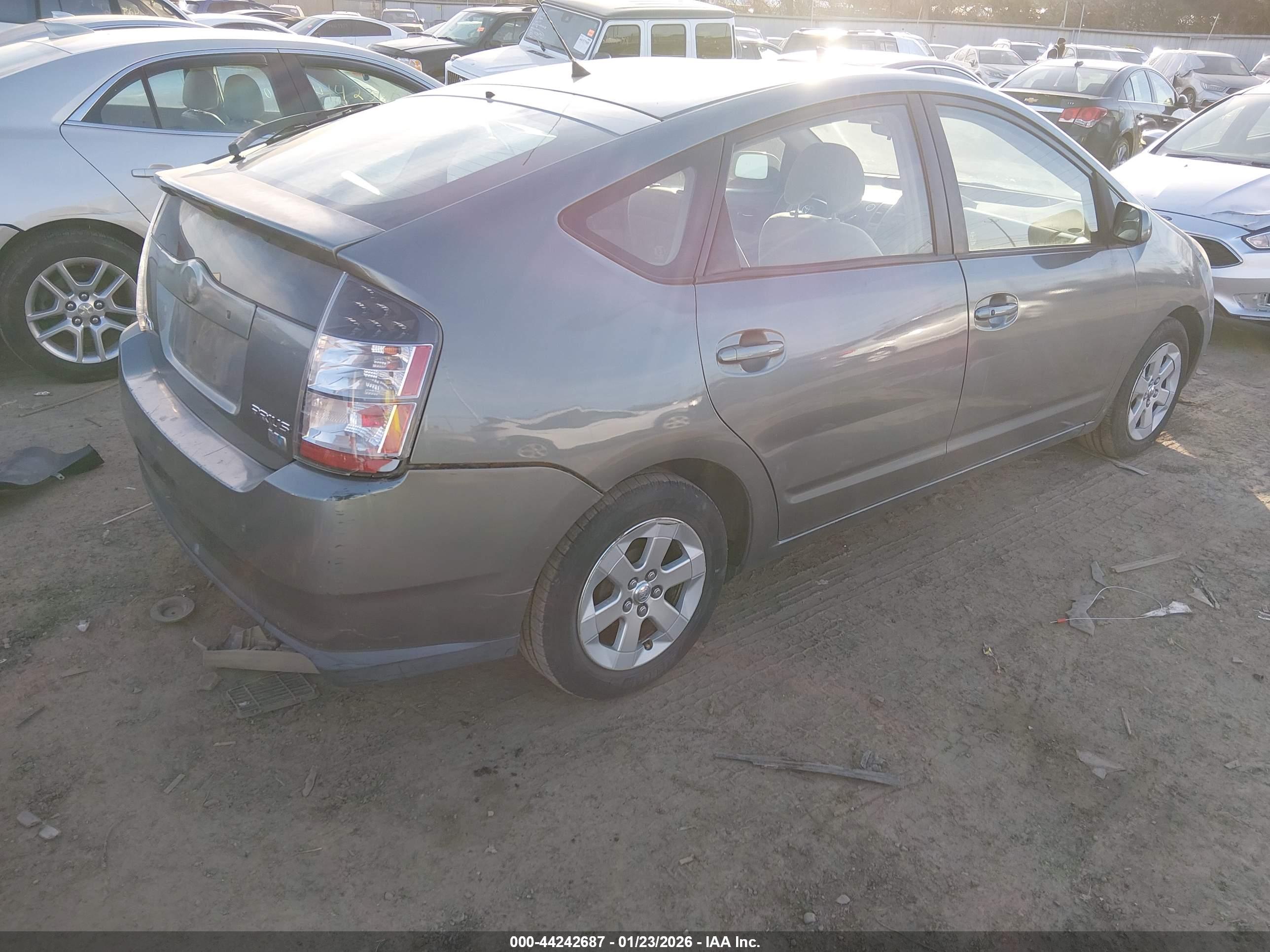 TOYOTA PRIUS image 4