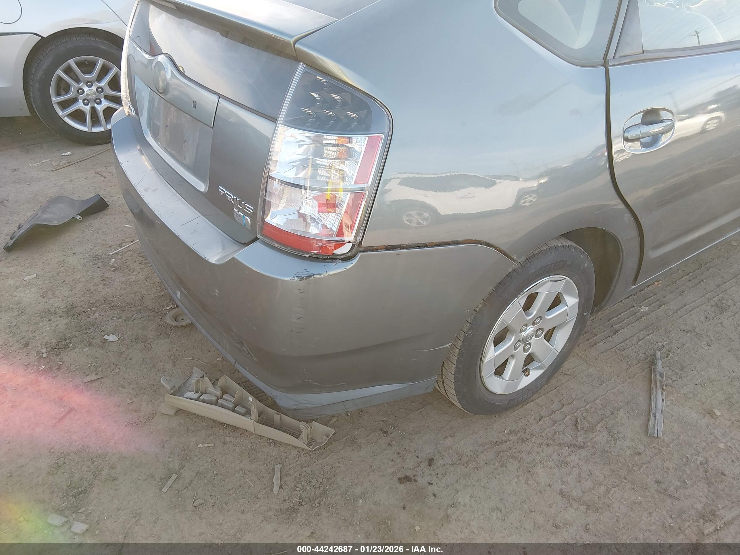 TOYOTA PRIUS image 6