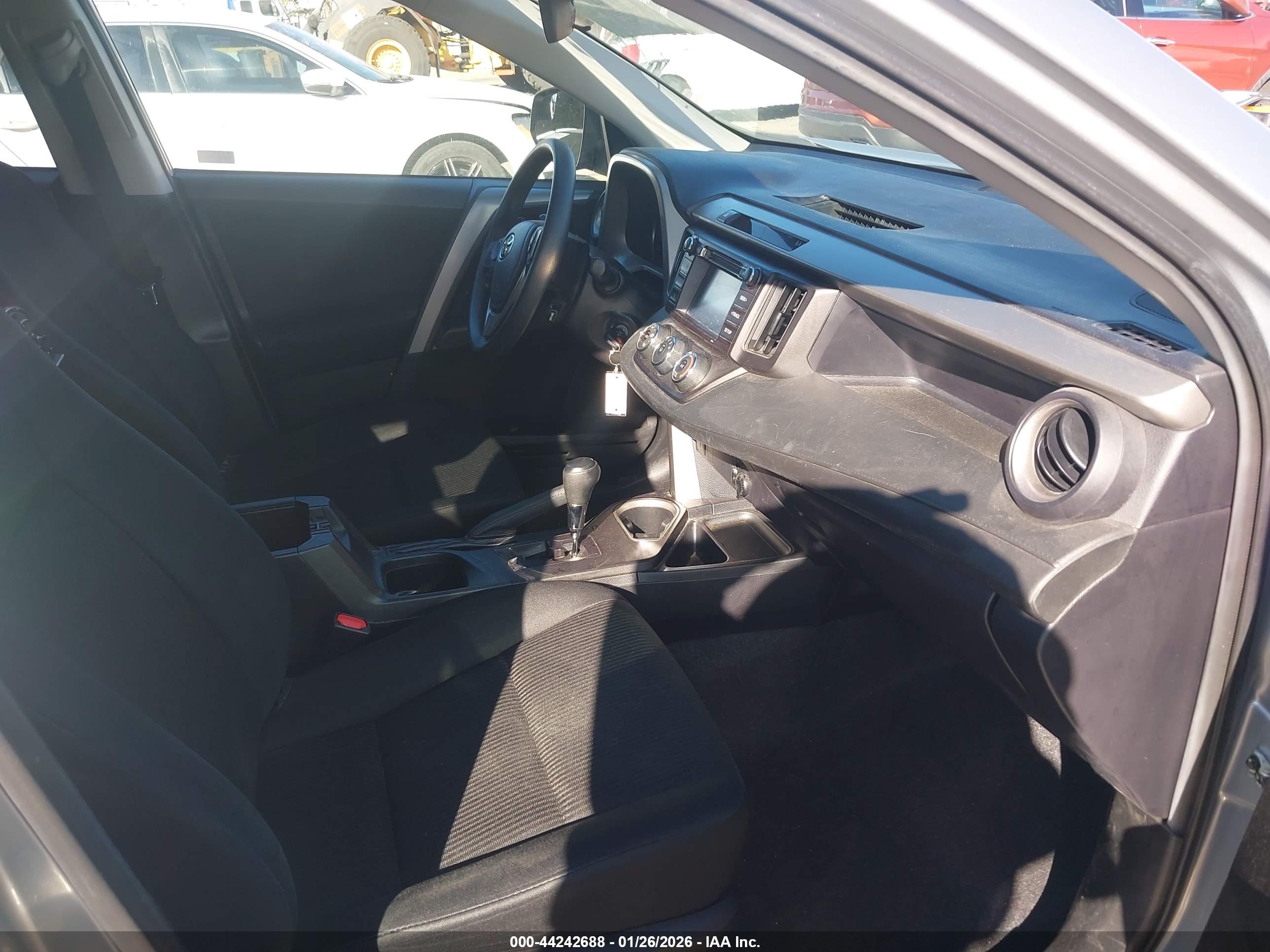TOYOTA RAV4 image 5