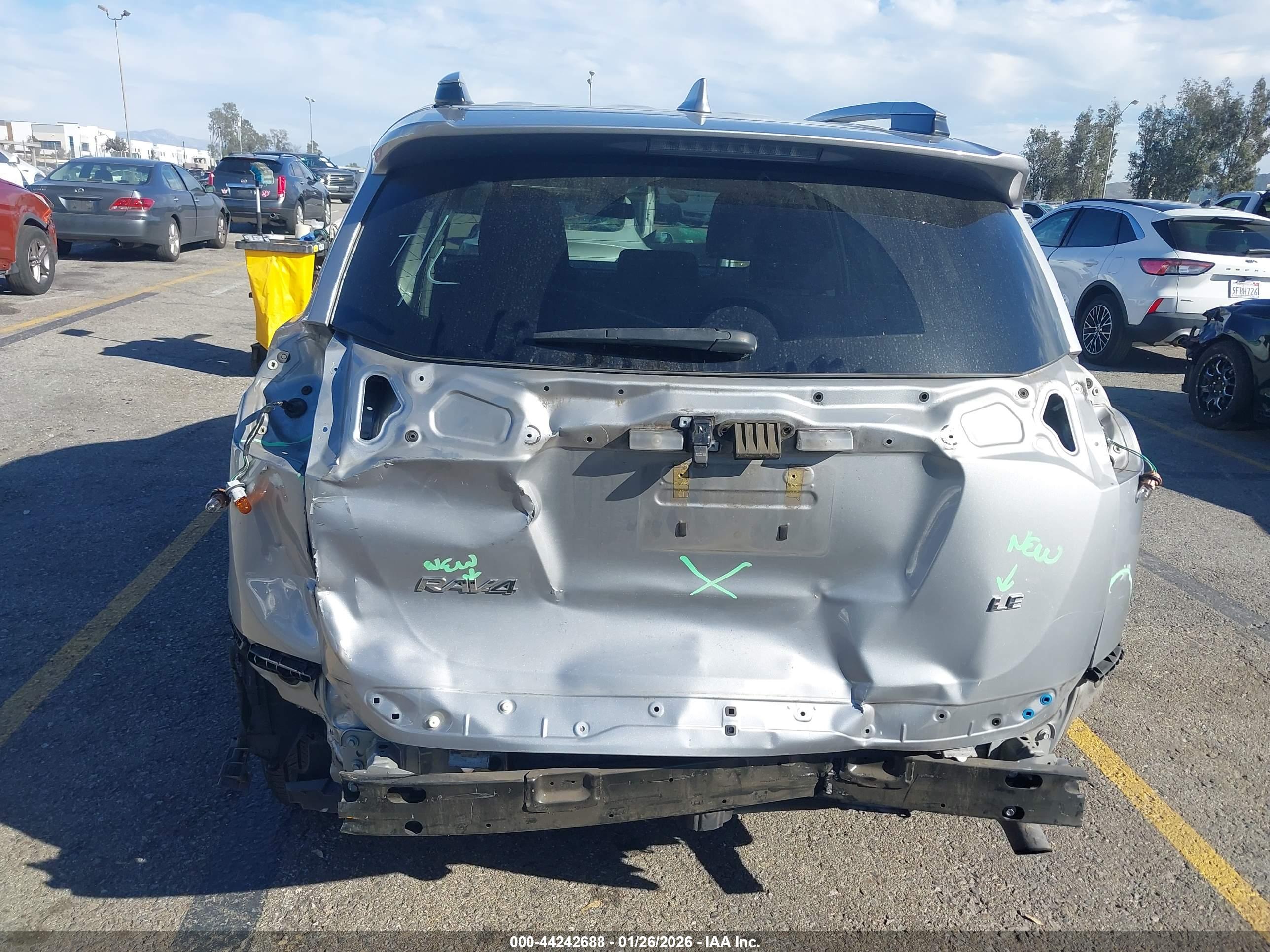 TOYOTA RAV4 image 6