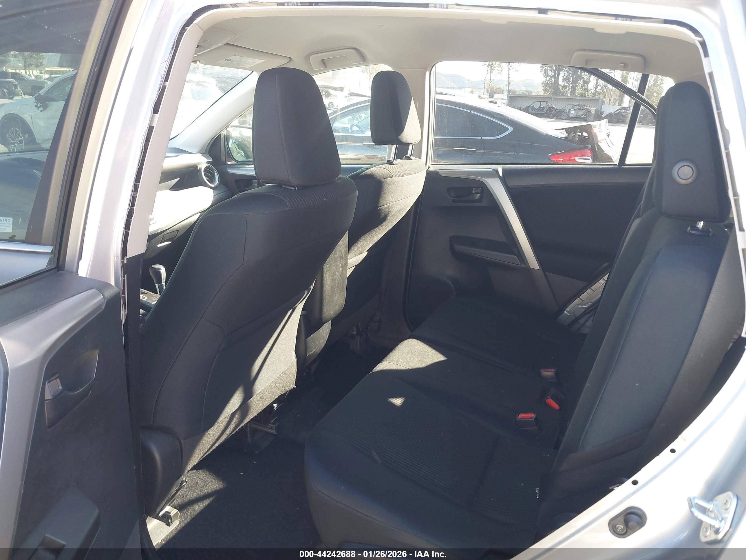 TOYOTA RAV4 image 8