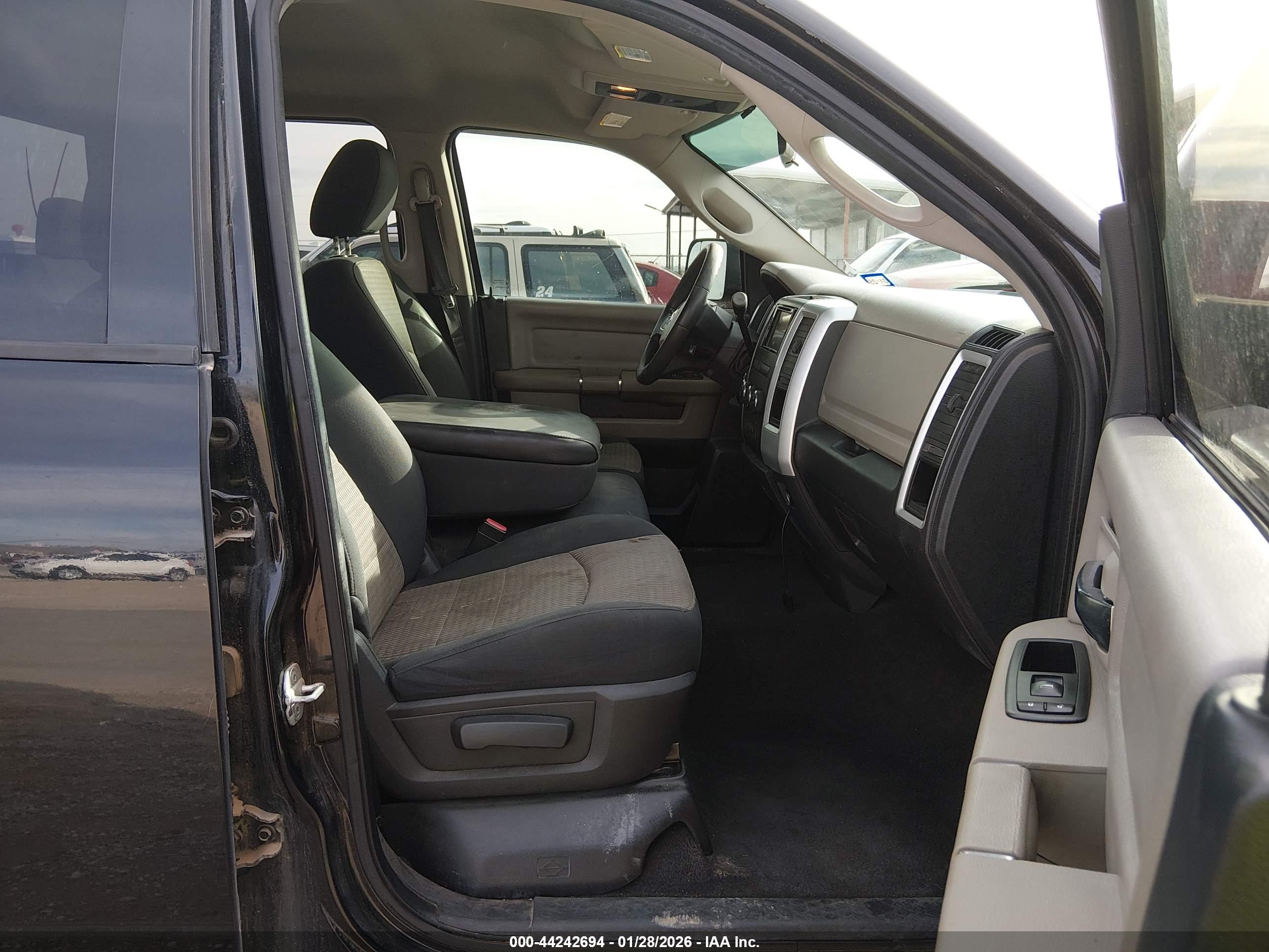 DODGE RAM image 5