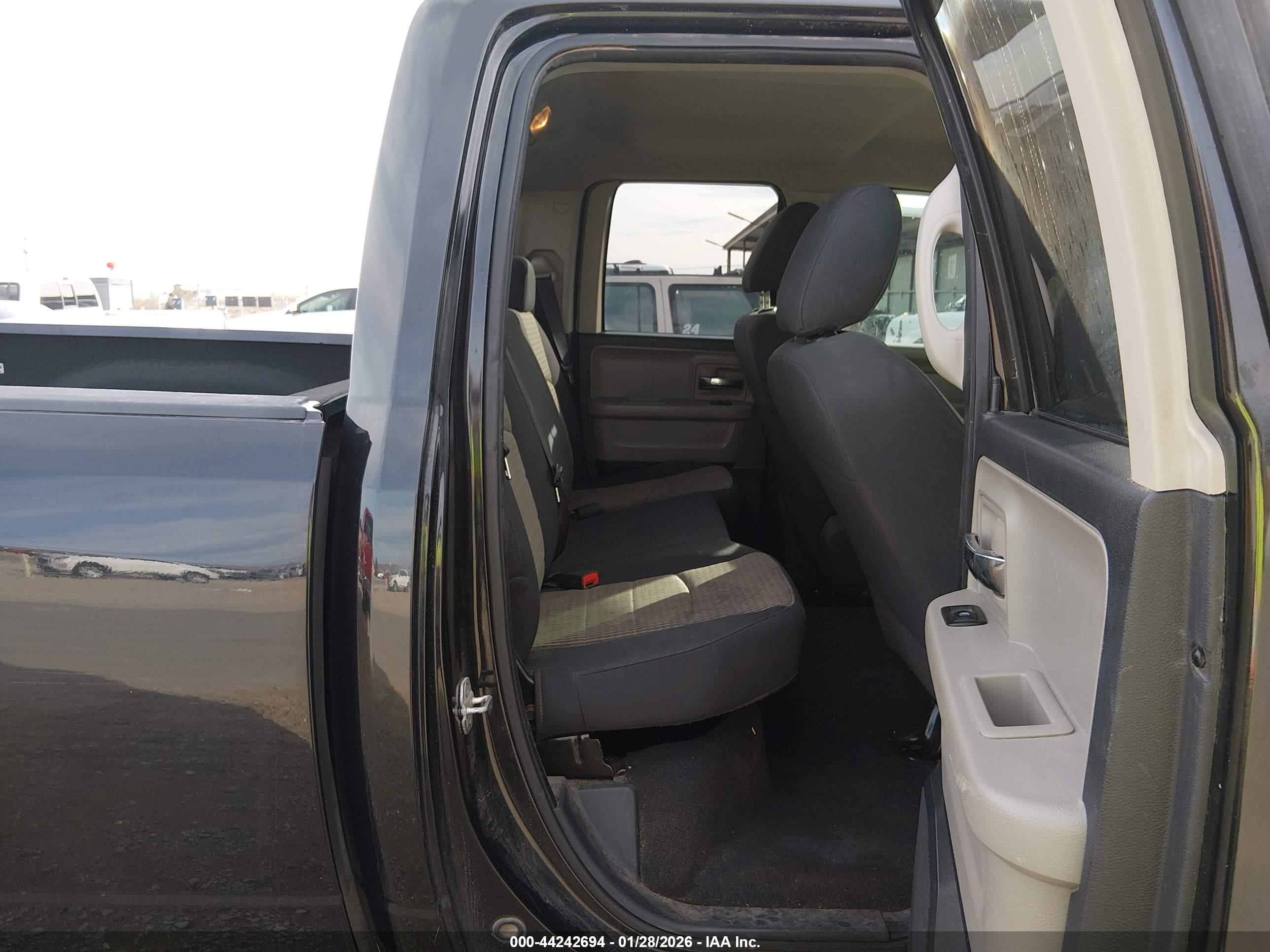 DODGE RAM image 8