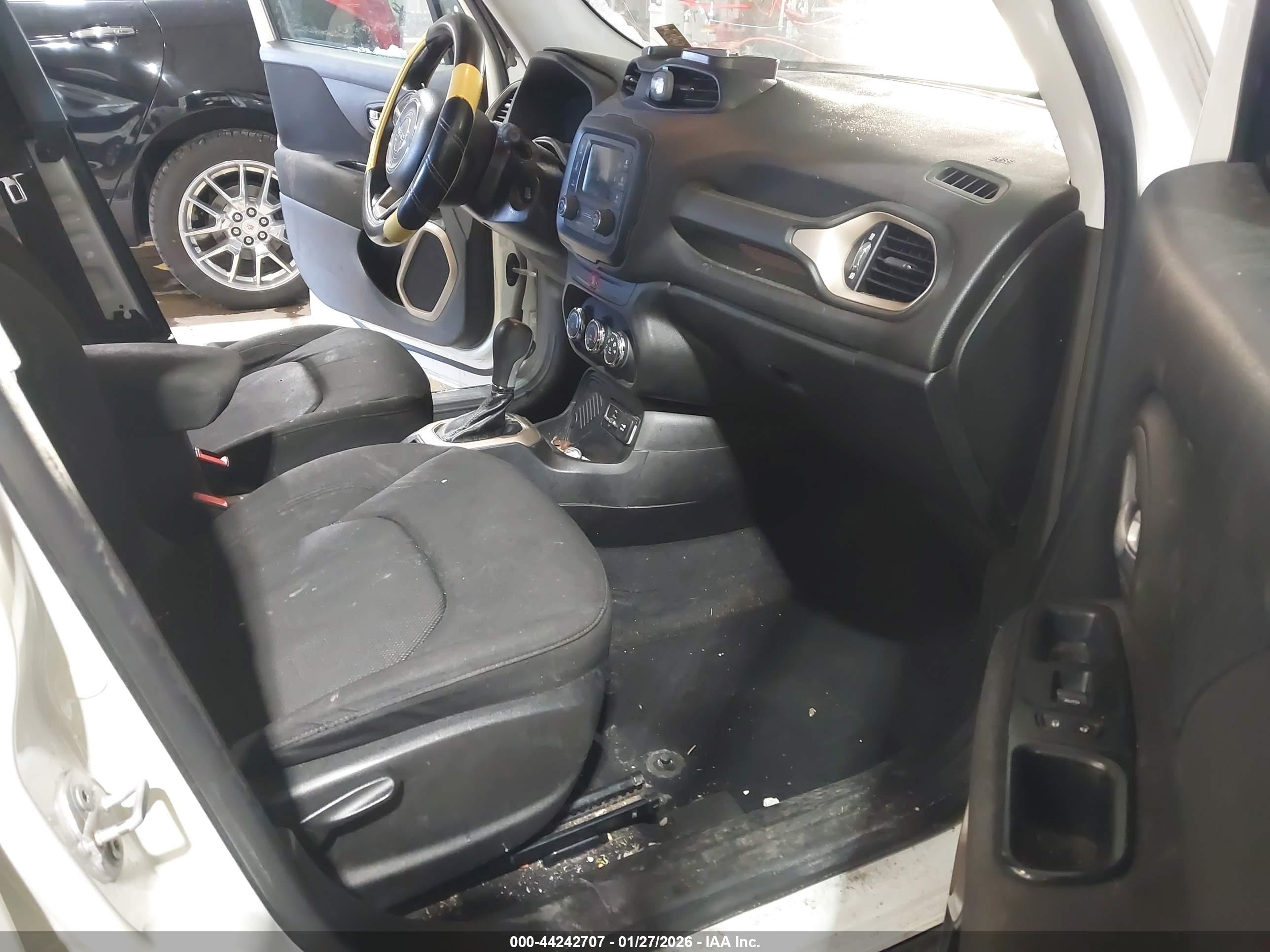 JEEP RENEGADE image 5
