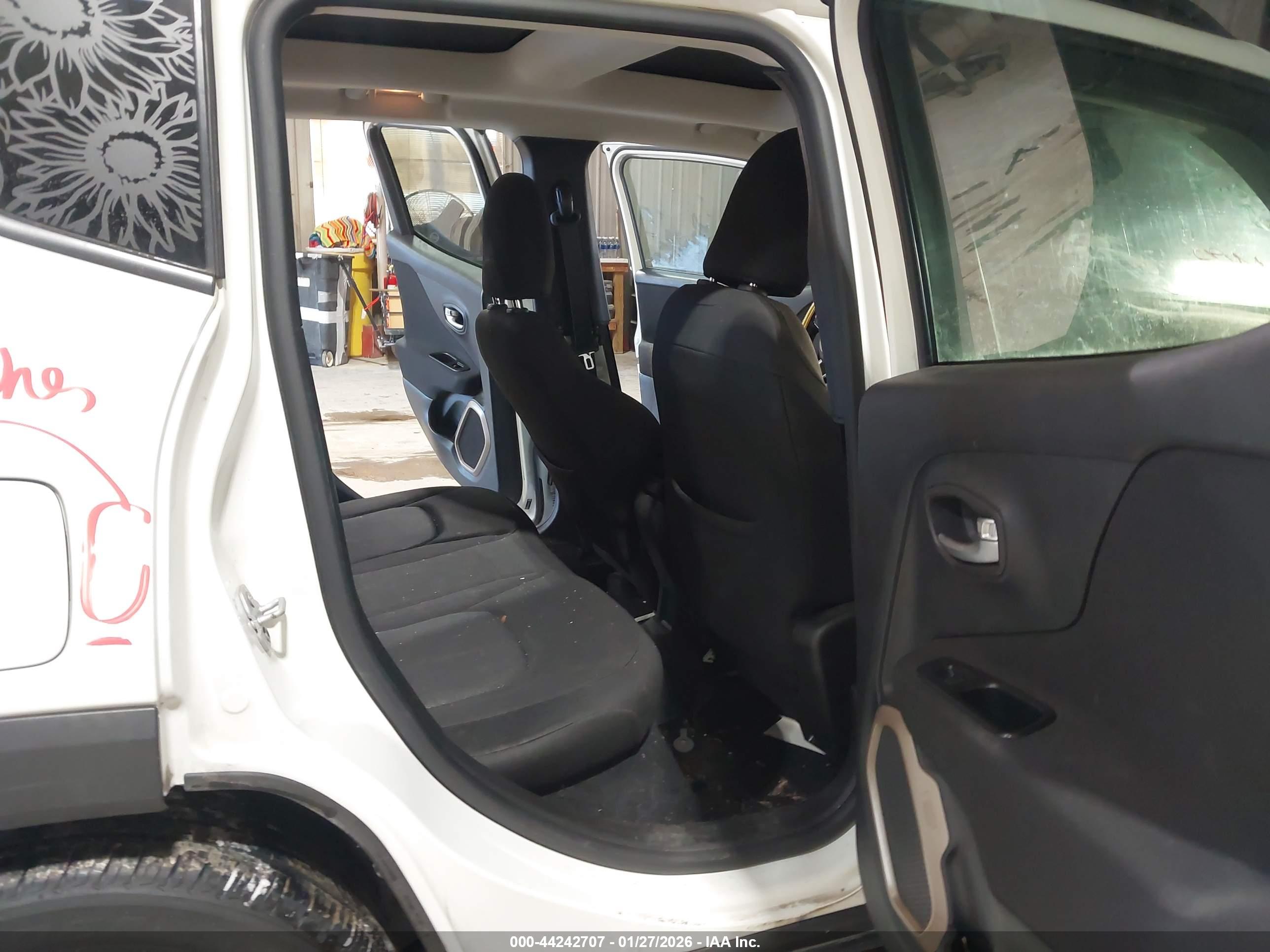 JEEP RENEGADE image 8