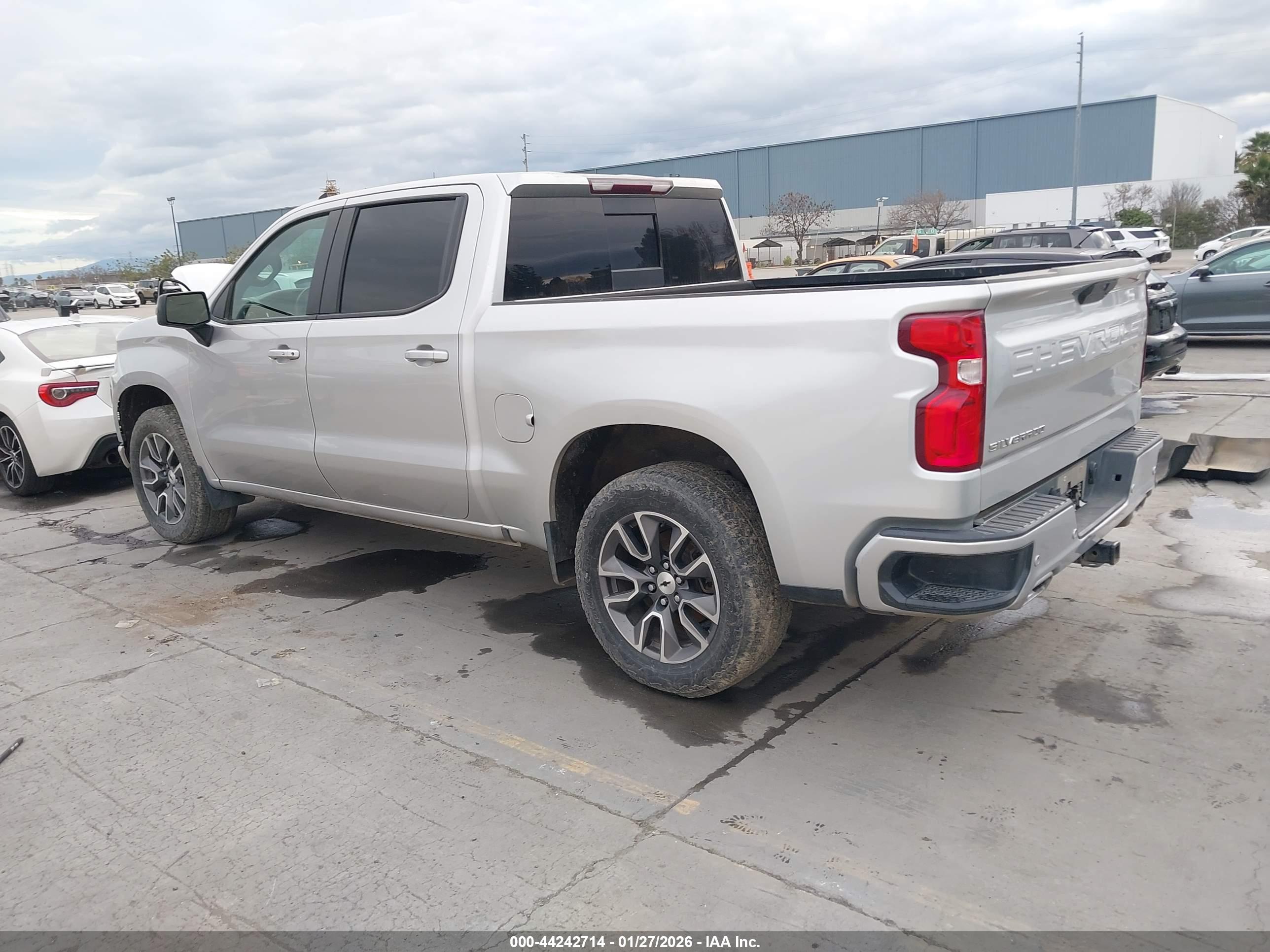 CHEVROLET SILVERADO image 3