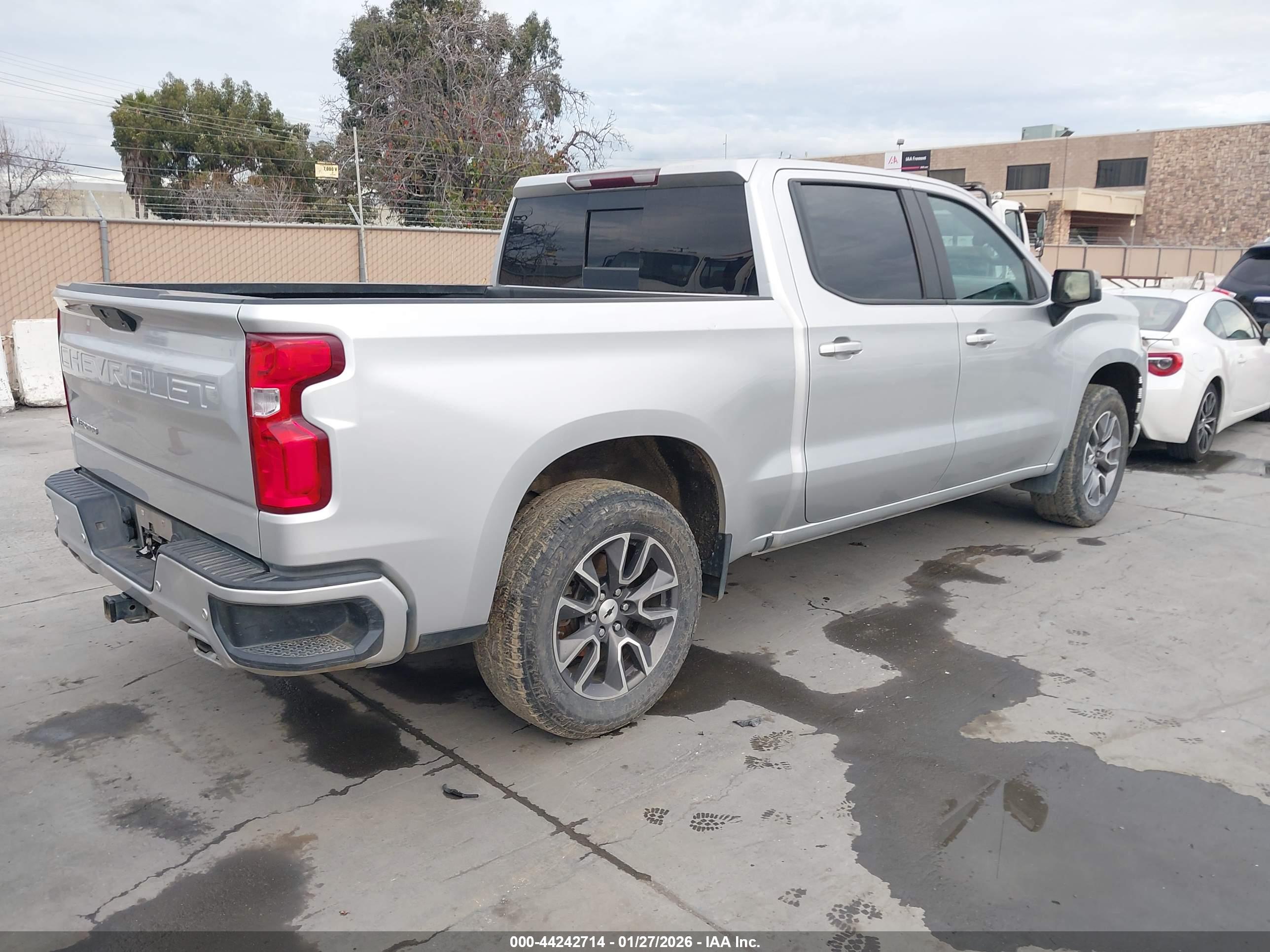 CHEVROLET SILVERADO image 4