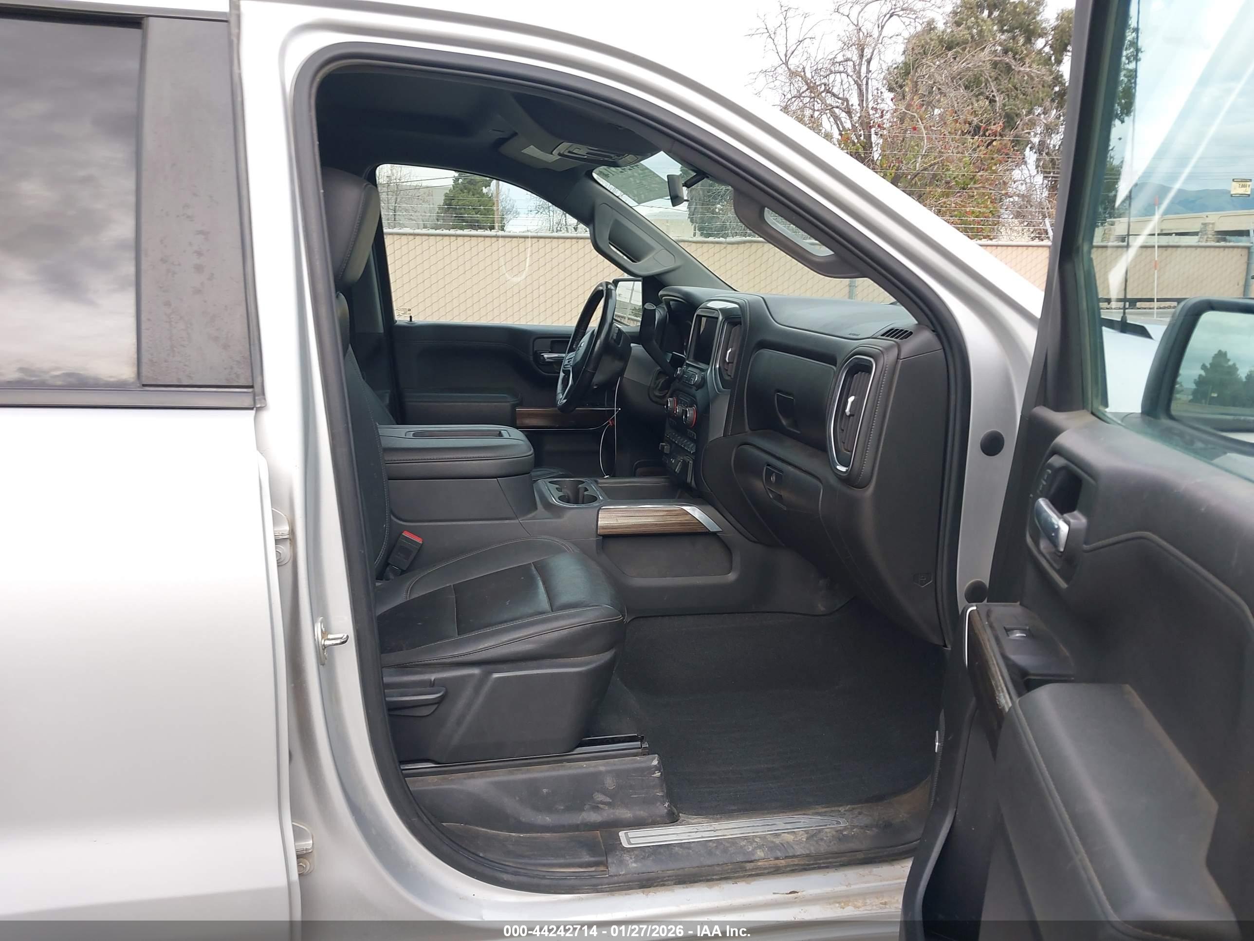 CHEVROLET SILVERADO image 5
