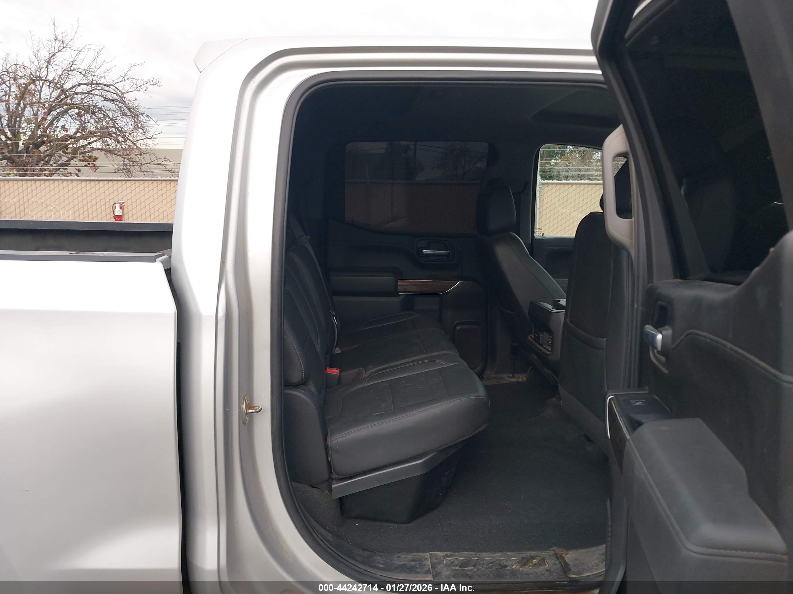 CHEVROLET SILVERADO image 8