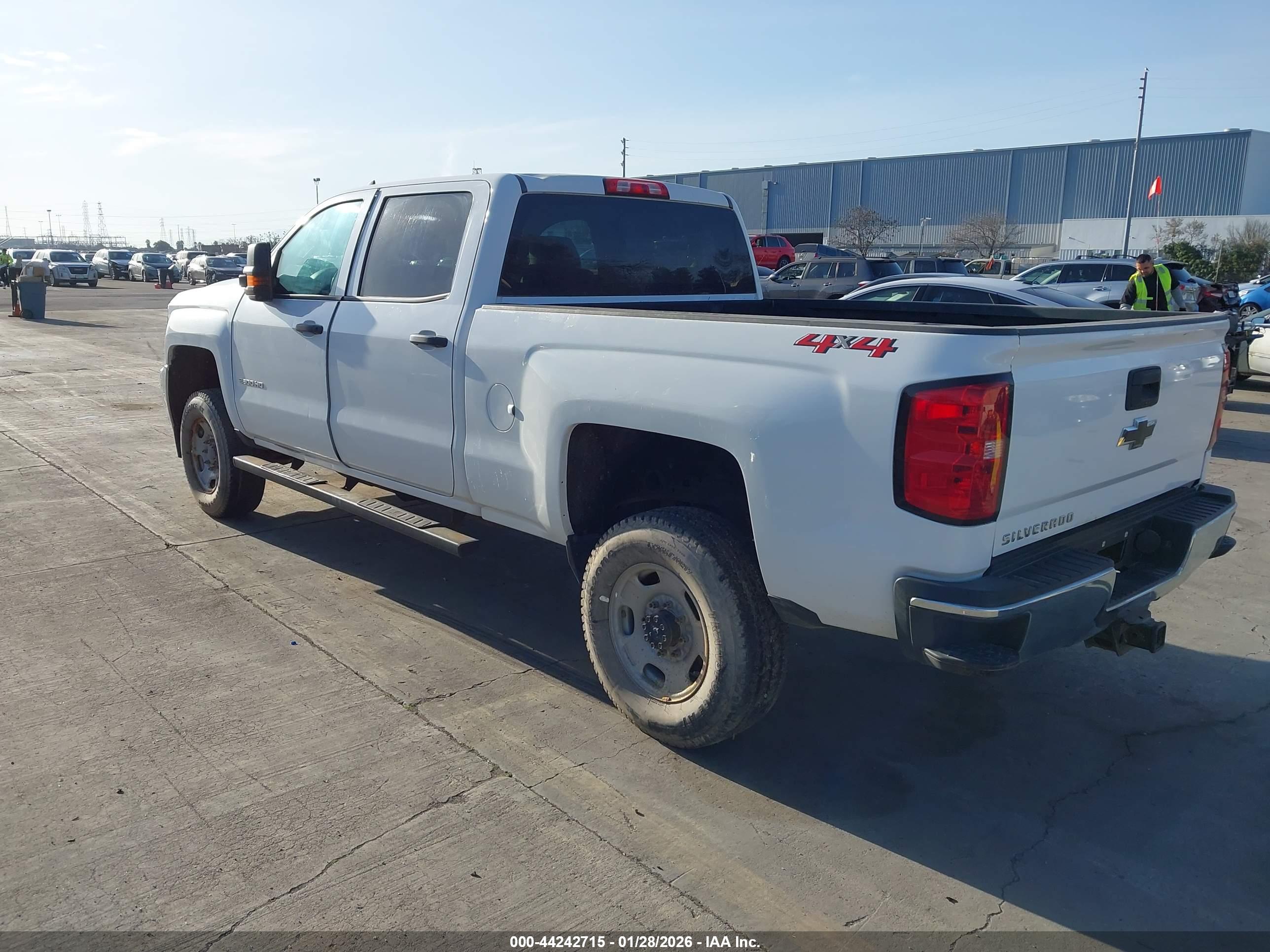 CHEVROLET SILVERADO image 3
