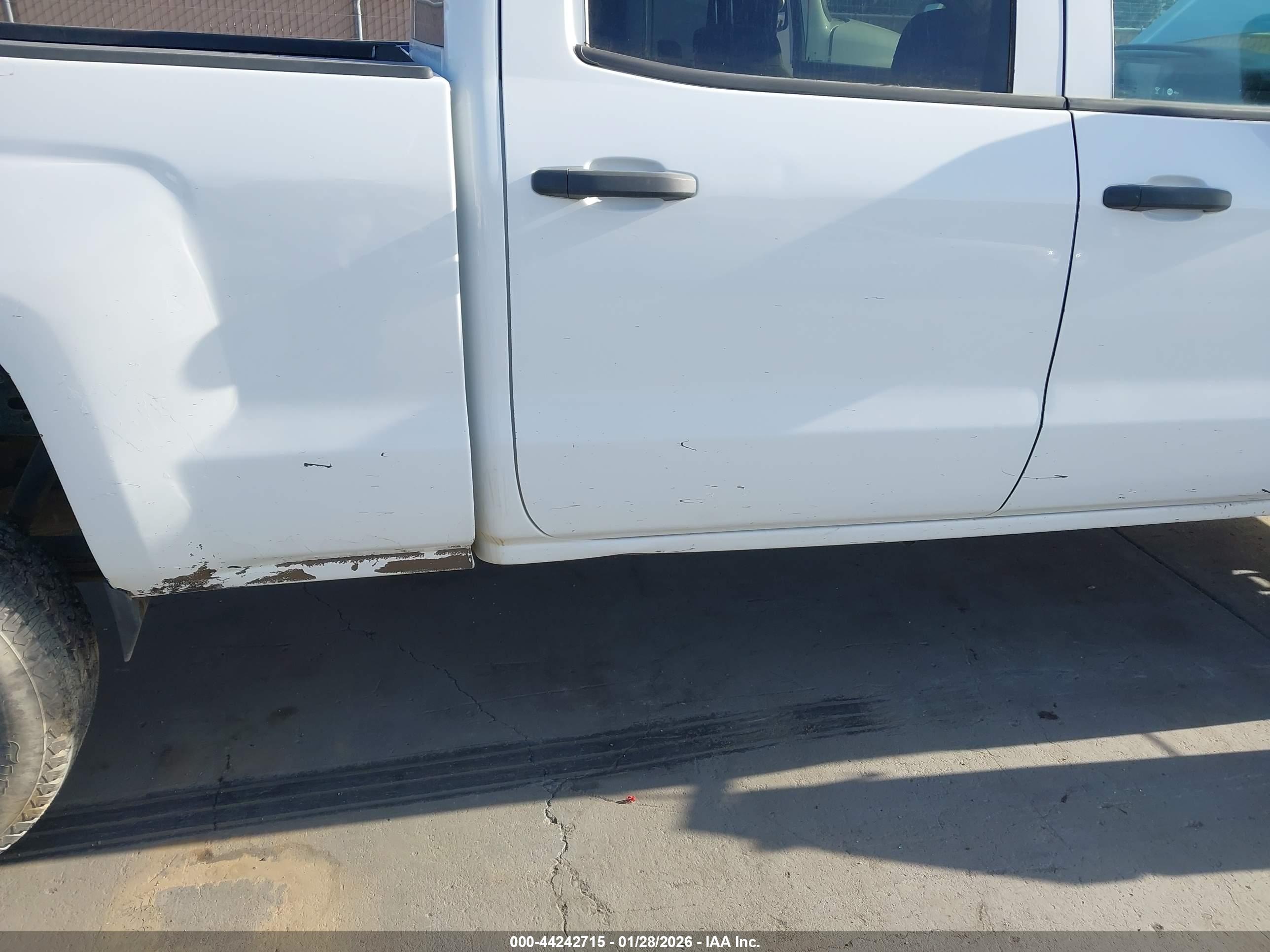 CHEVROLET SILVERADO image 6