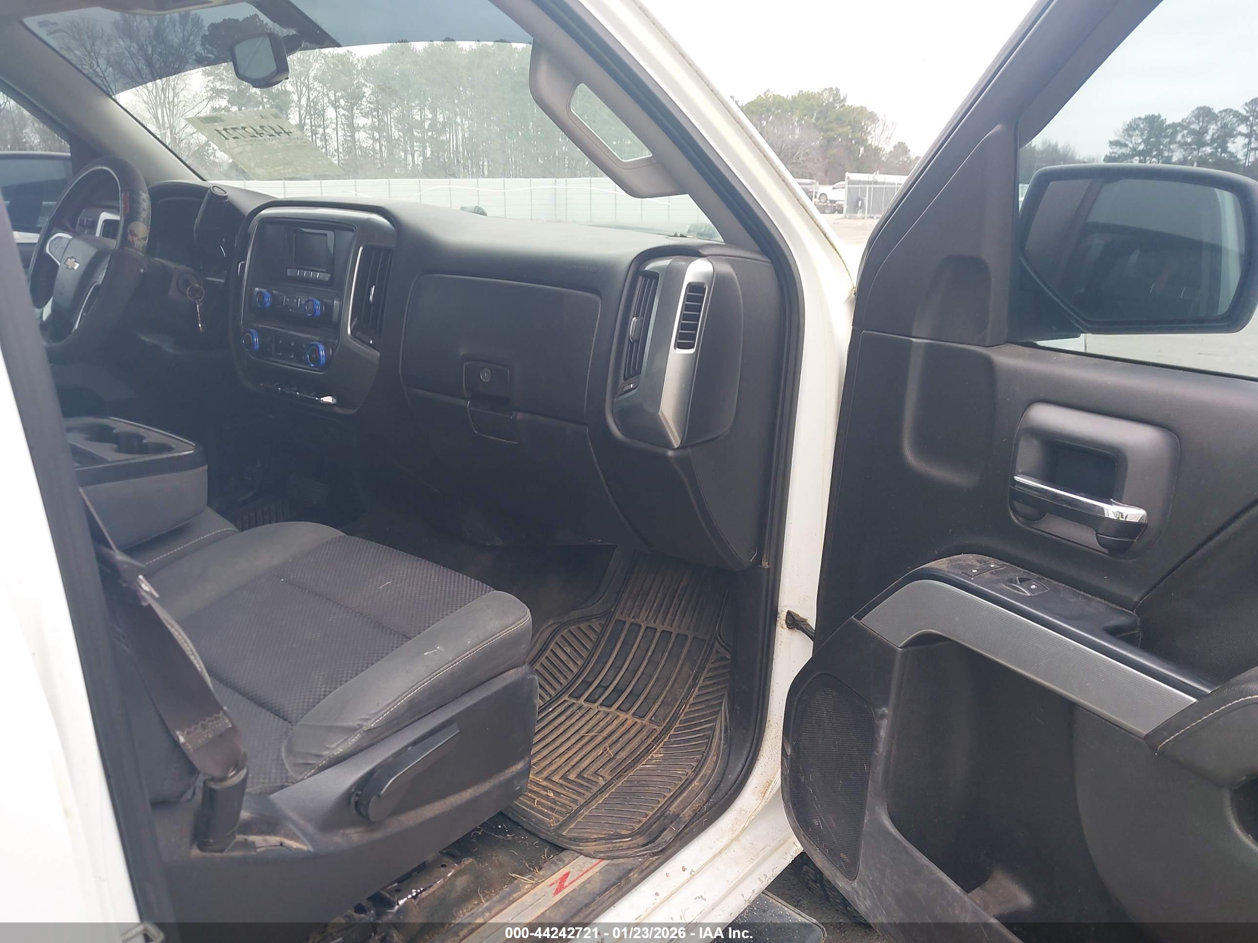 CHEVROLET SILVERADO image 5
