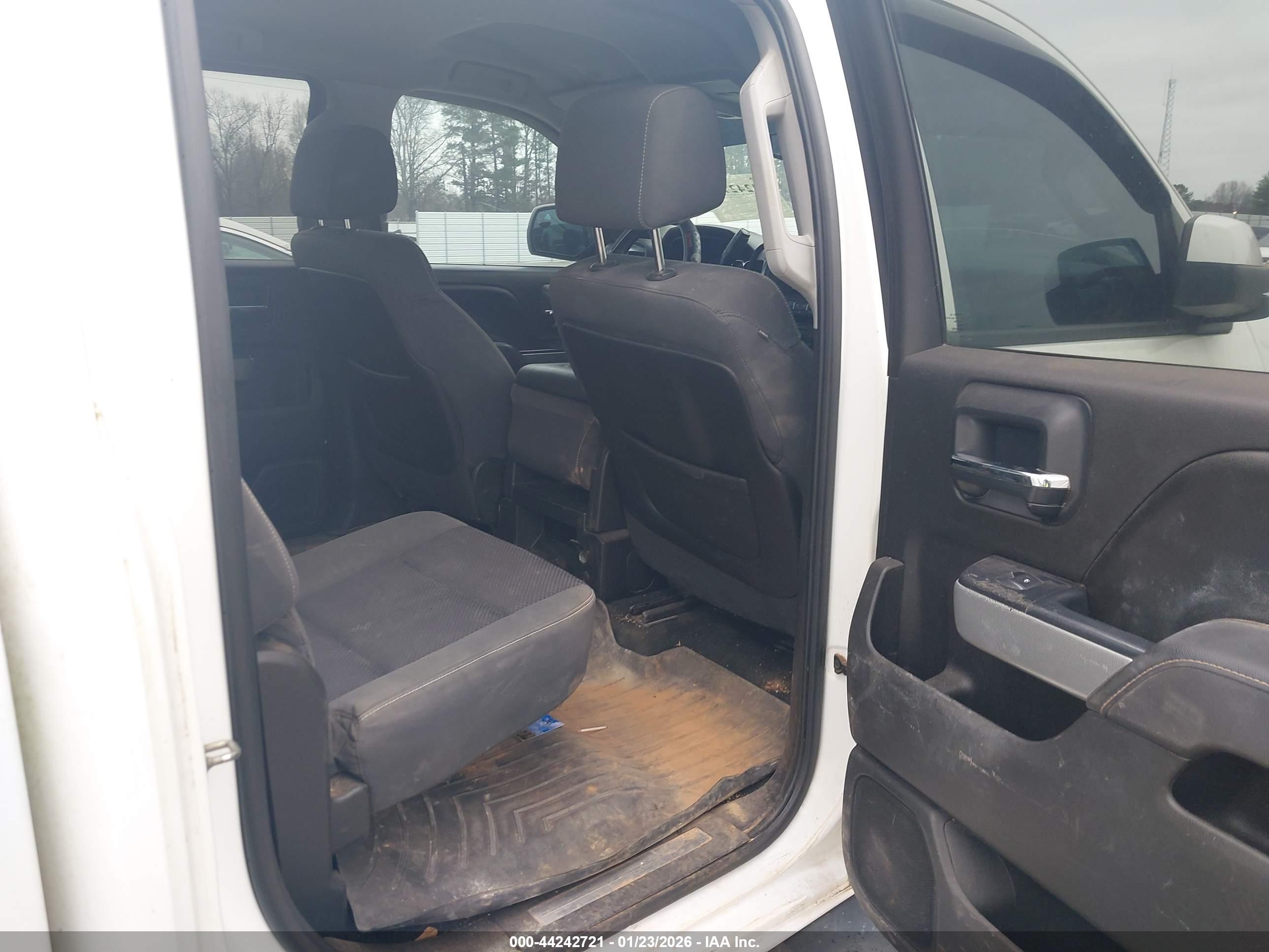 CHEVROLET SILVERADO image 8